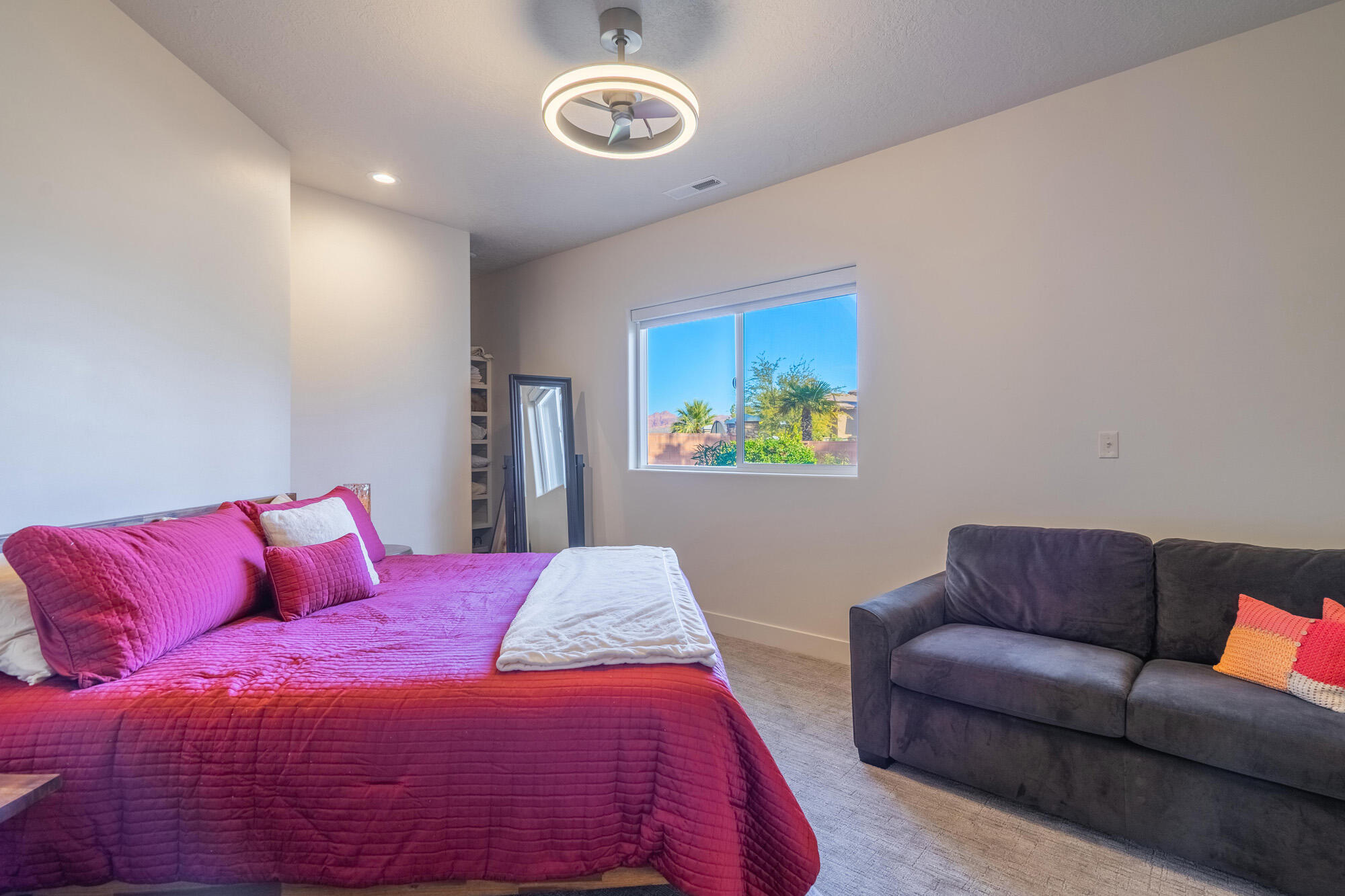 1297 W LIONS HEAD DR