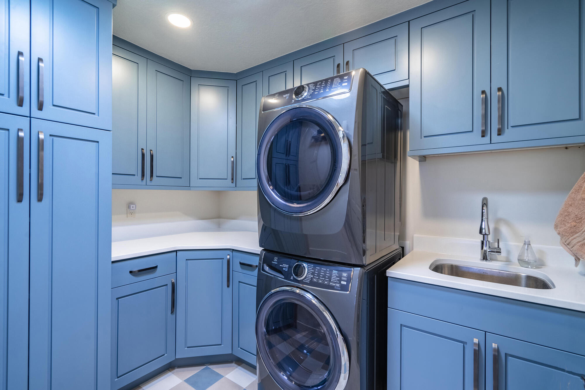 1297 W LIONS HEAD DR