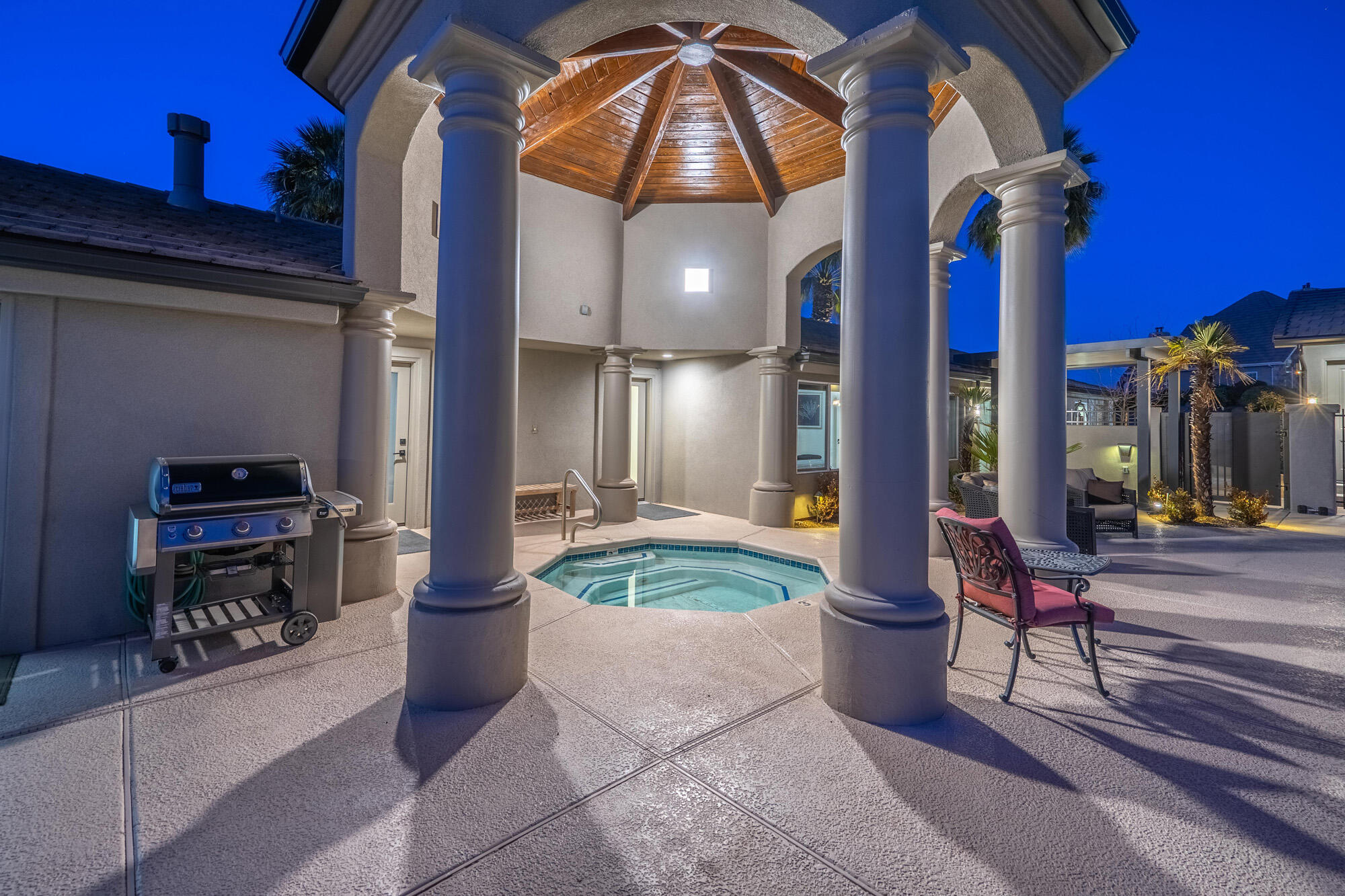 1297 W LIONS HEAD DR