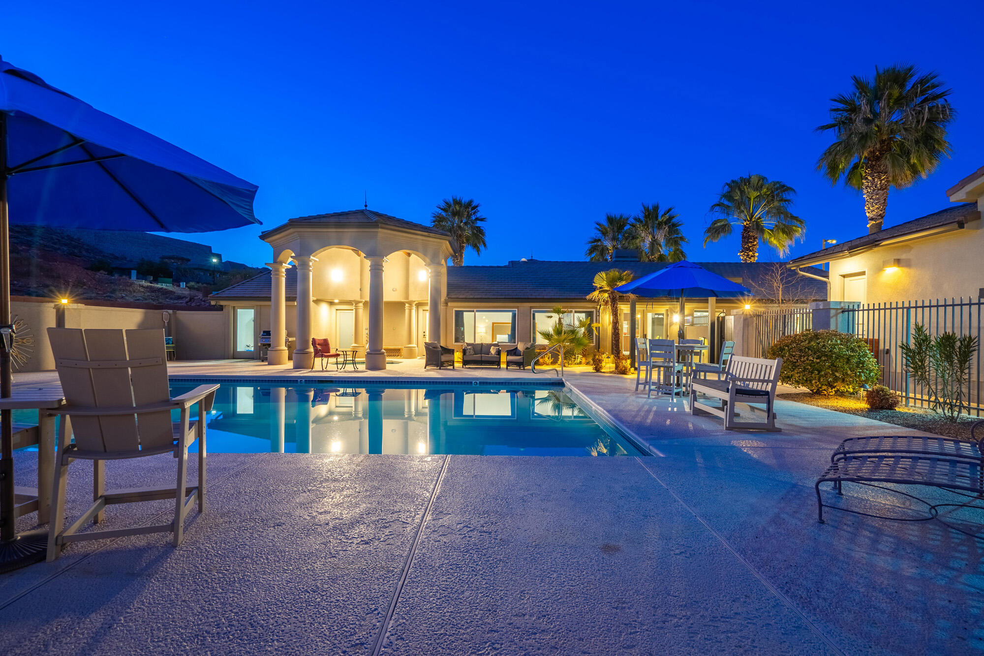 1297 W LIONS HEAD DR