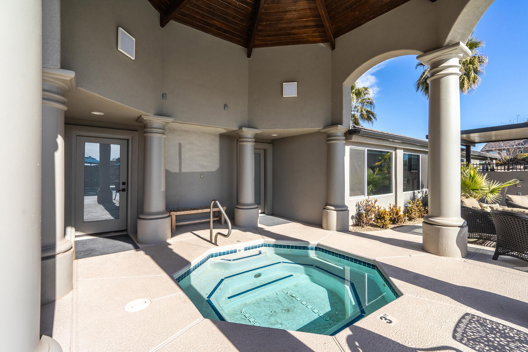 1297 W LIONS HEAD DR