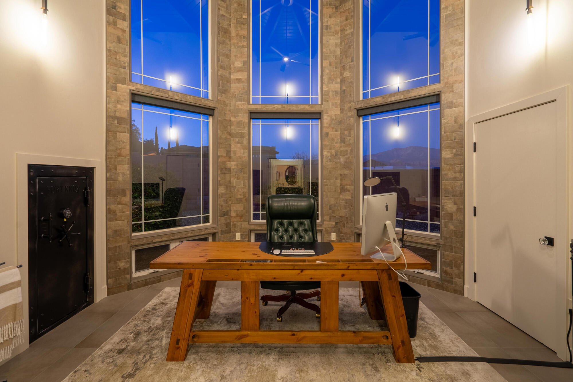 1297 W LIONS HEAD DR