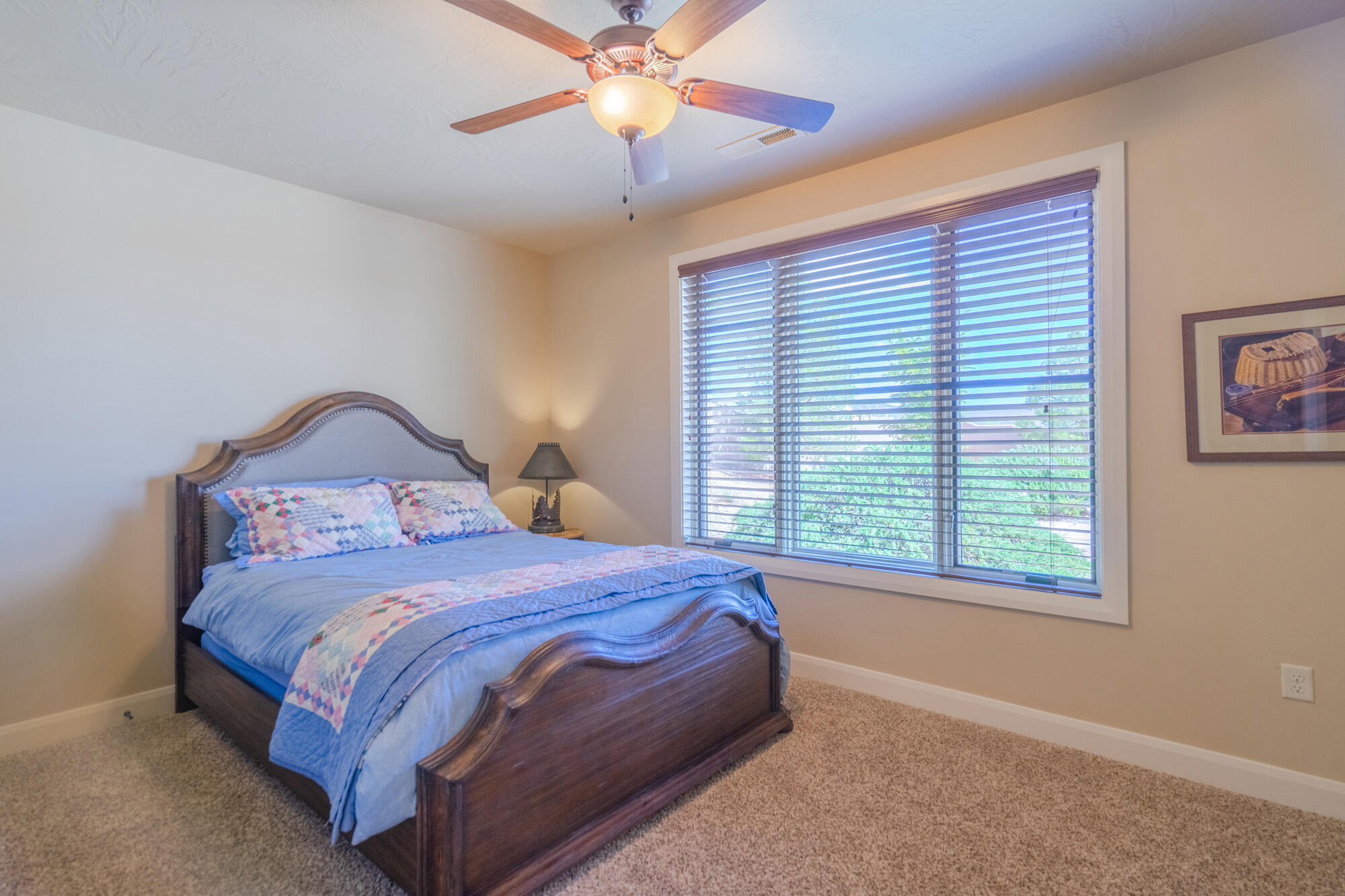 4976 N MESQUITE DR