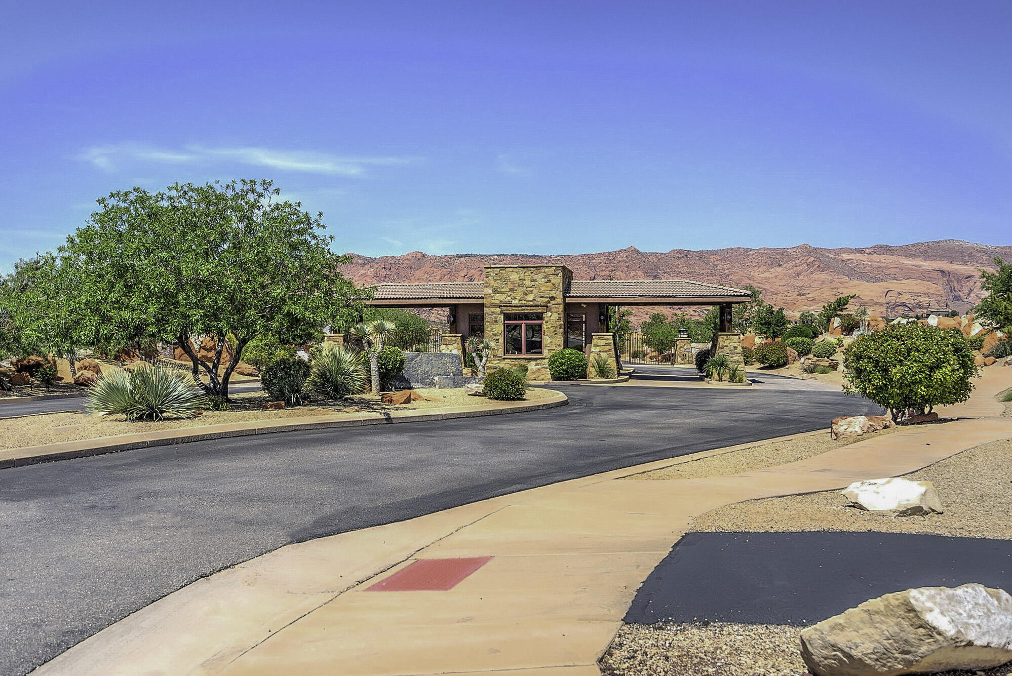 4976 N MESQUITE DR