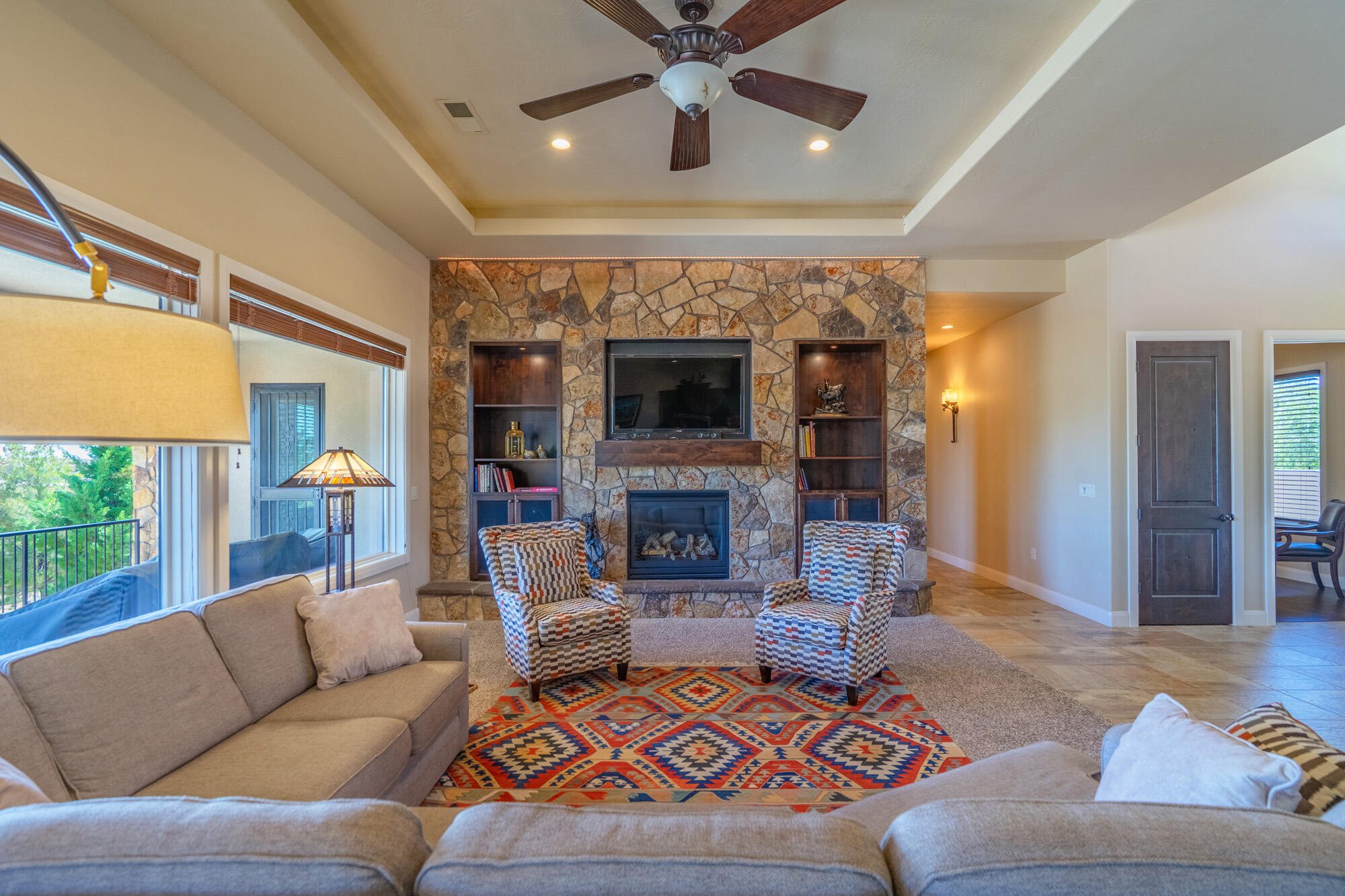 4976 N MESQUITE DR