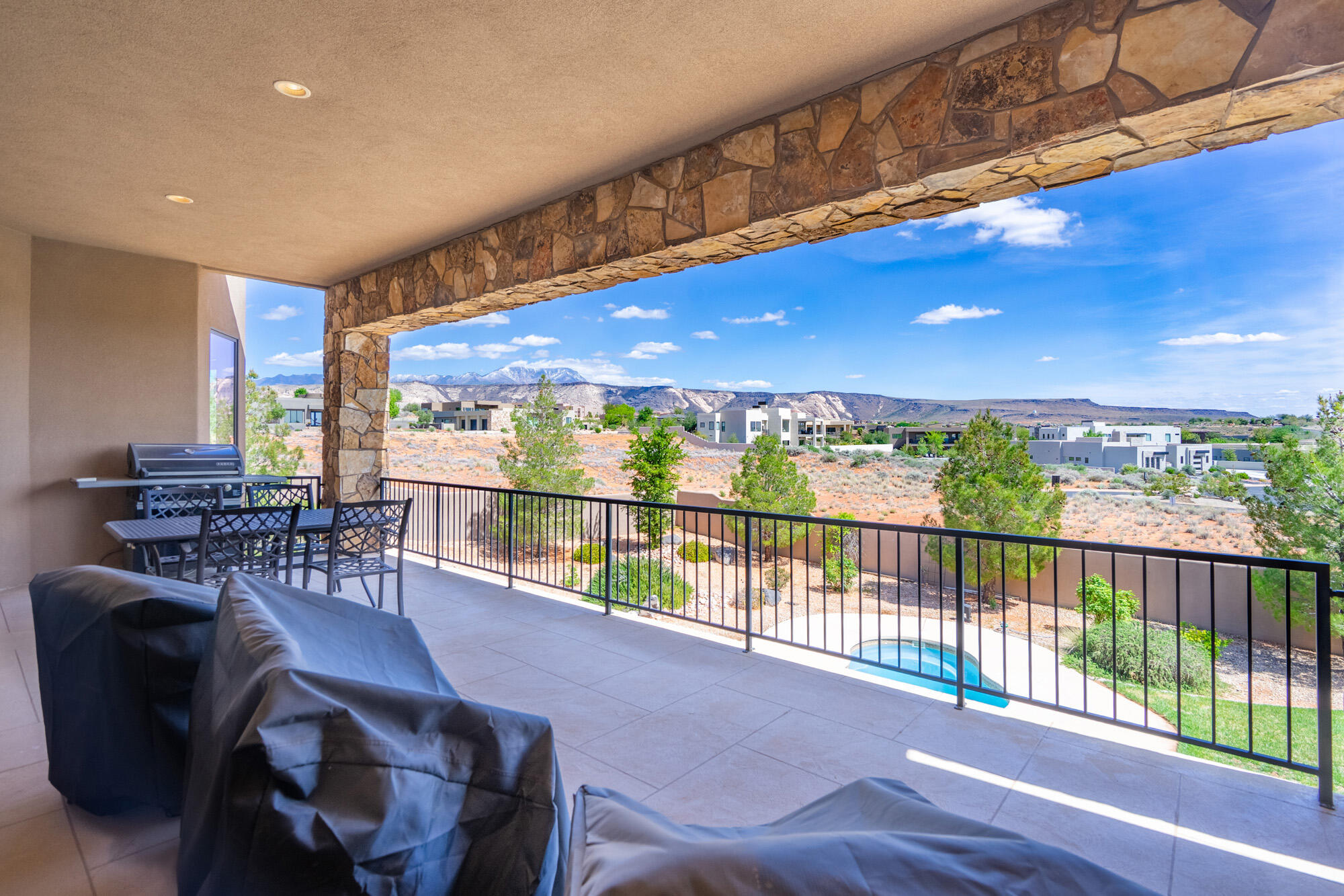 4976 N MESQUITE DR