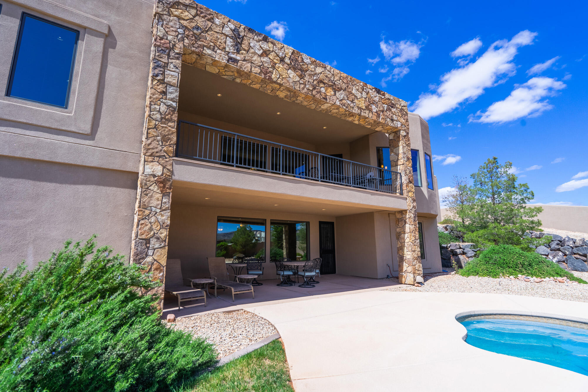4976 N MESQUITE DR