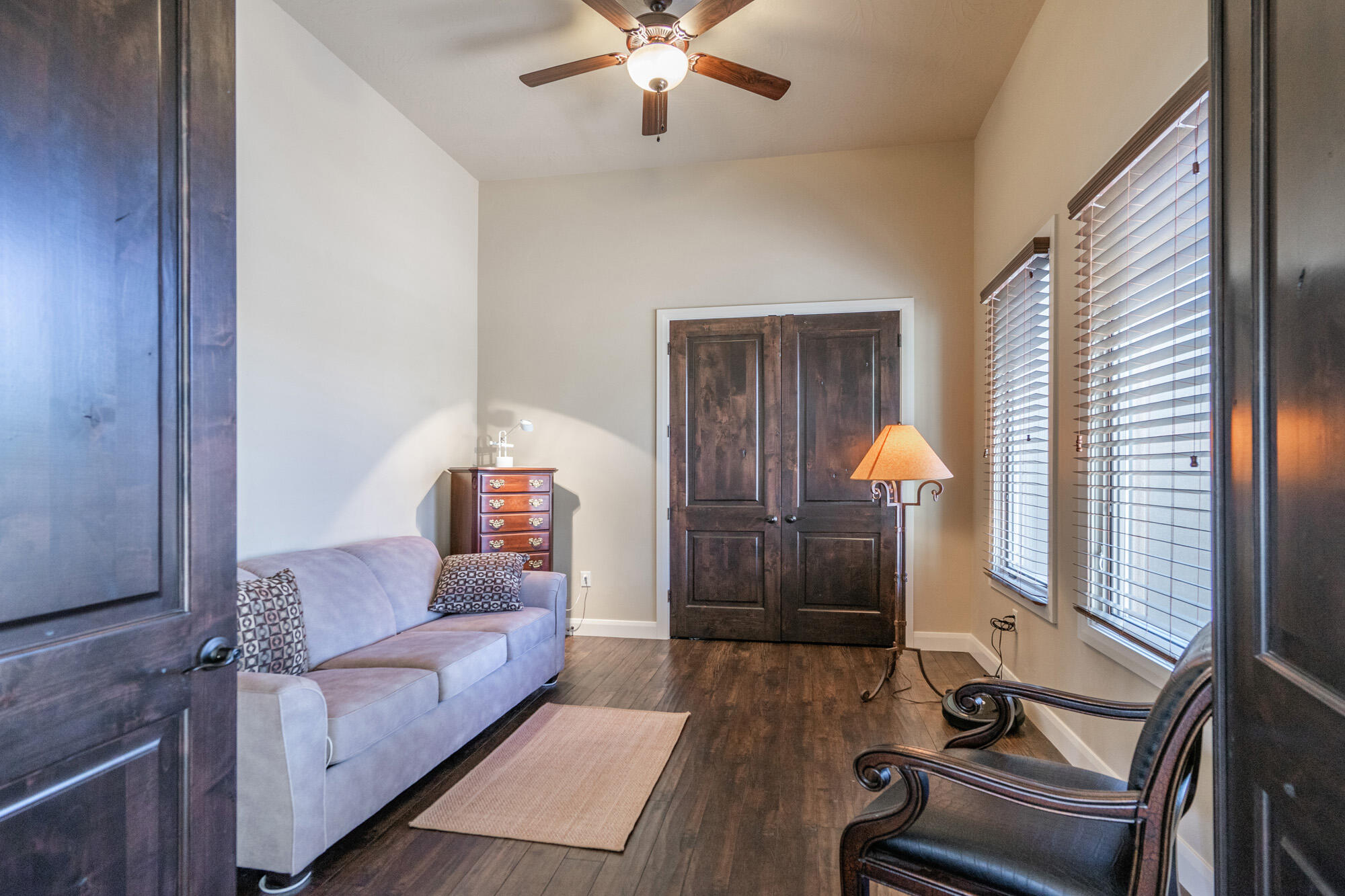 4976 N MESQUITE DR