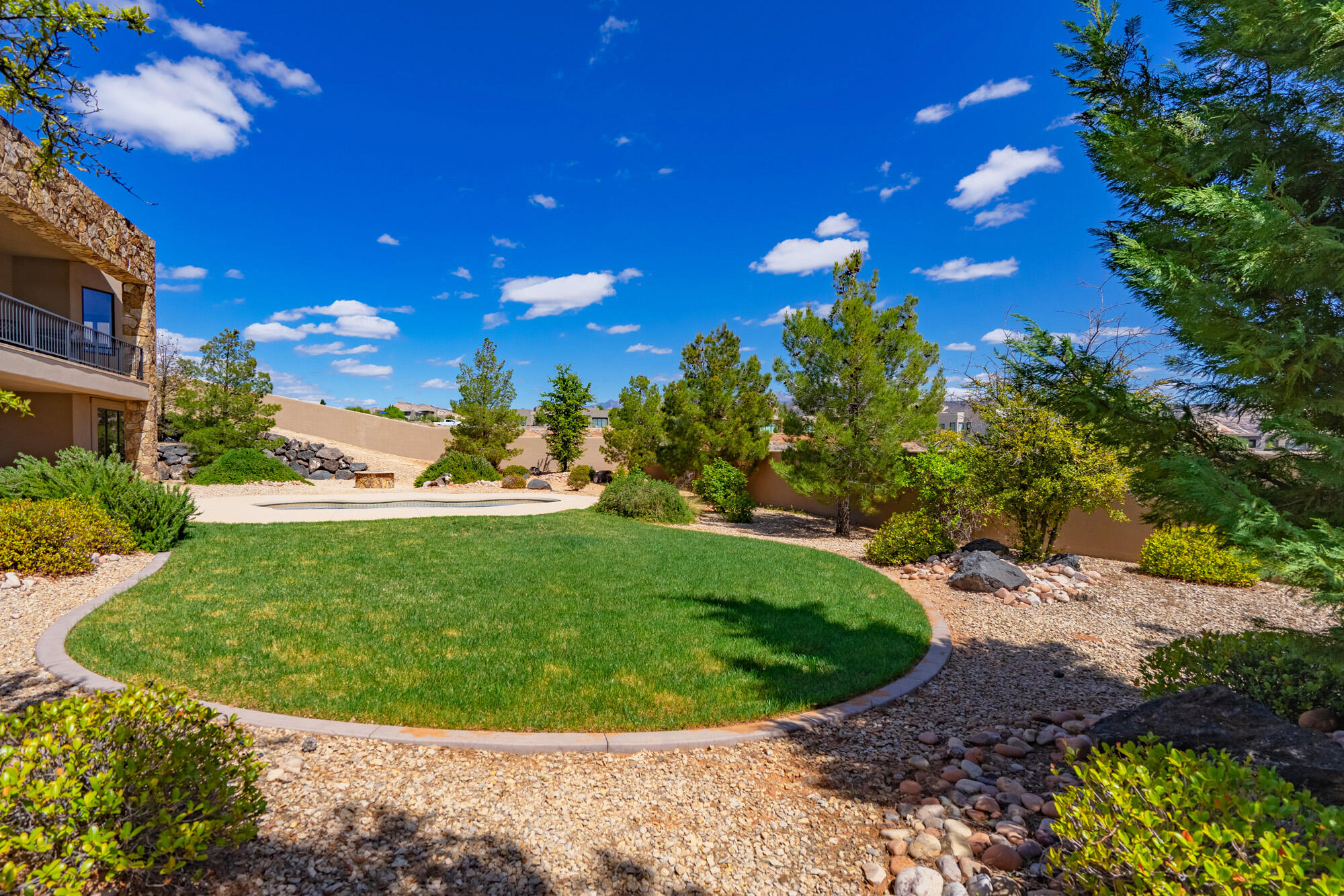 4976 N MESQUITE DR
