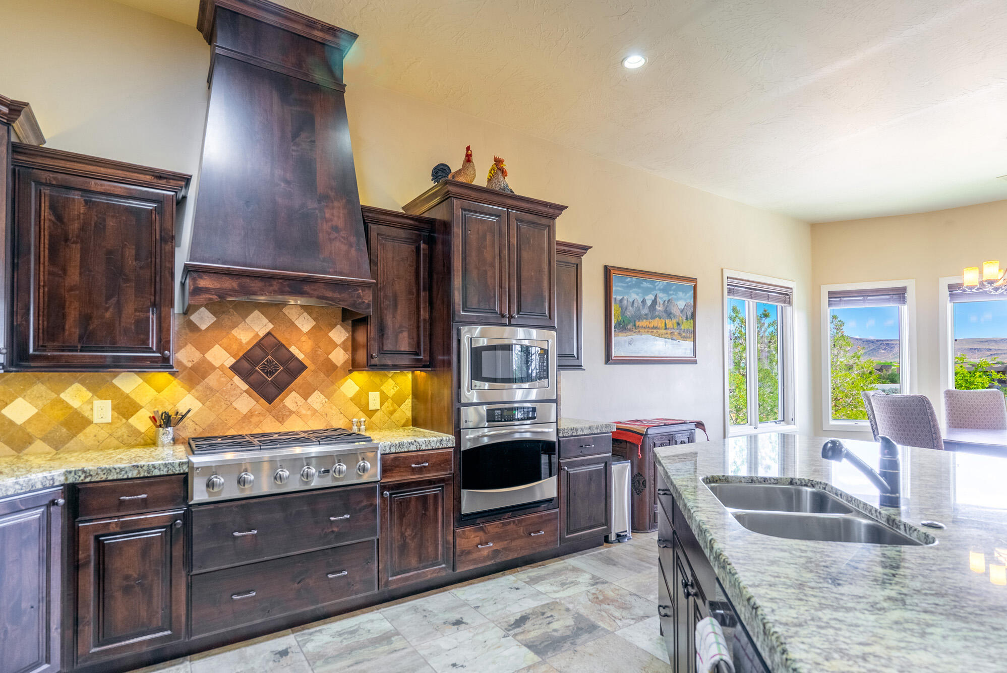 4976 N MESQUITE DR