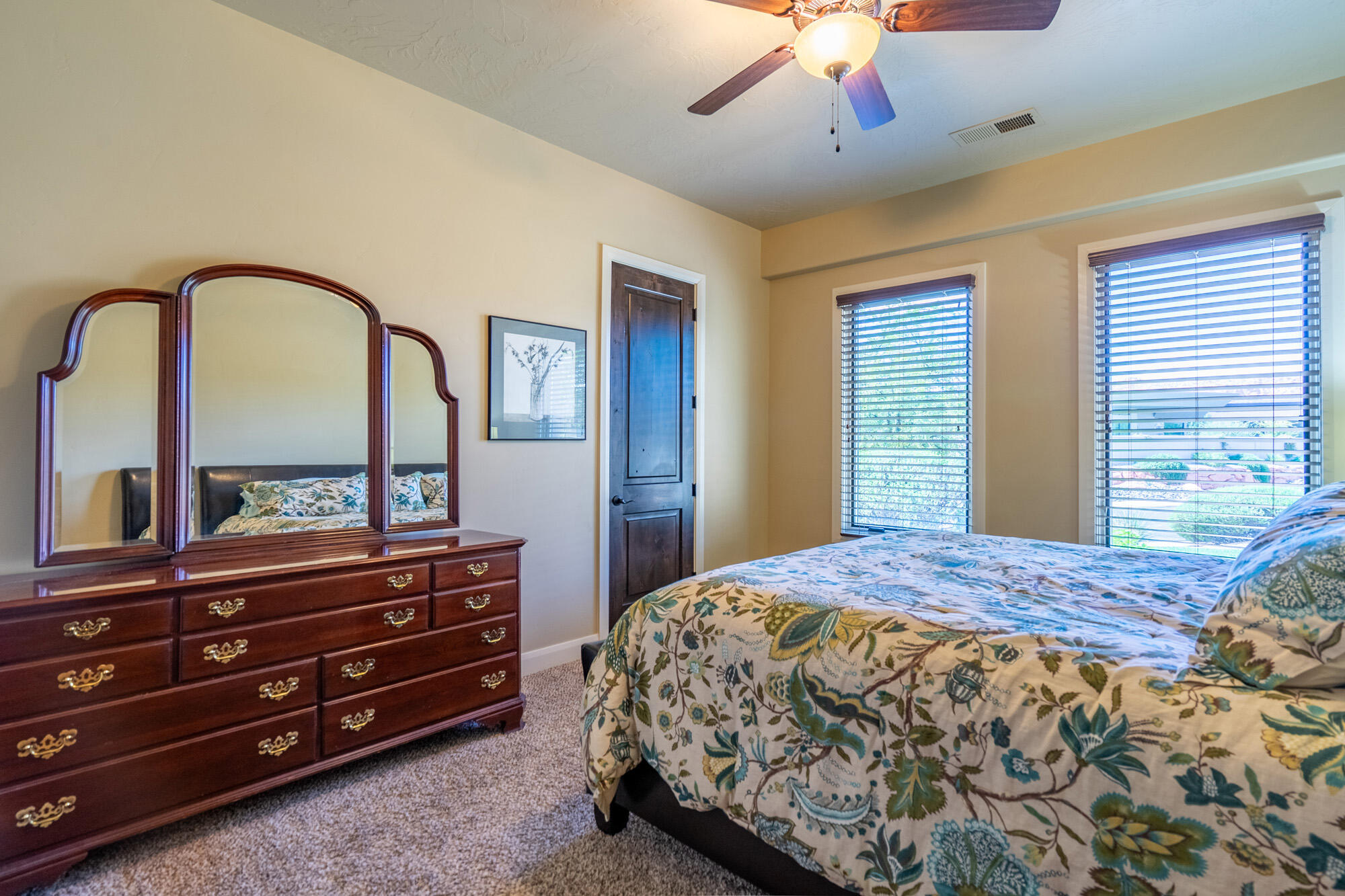 4976 N MESQUITE DR