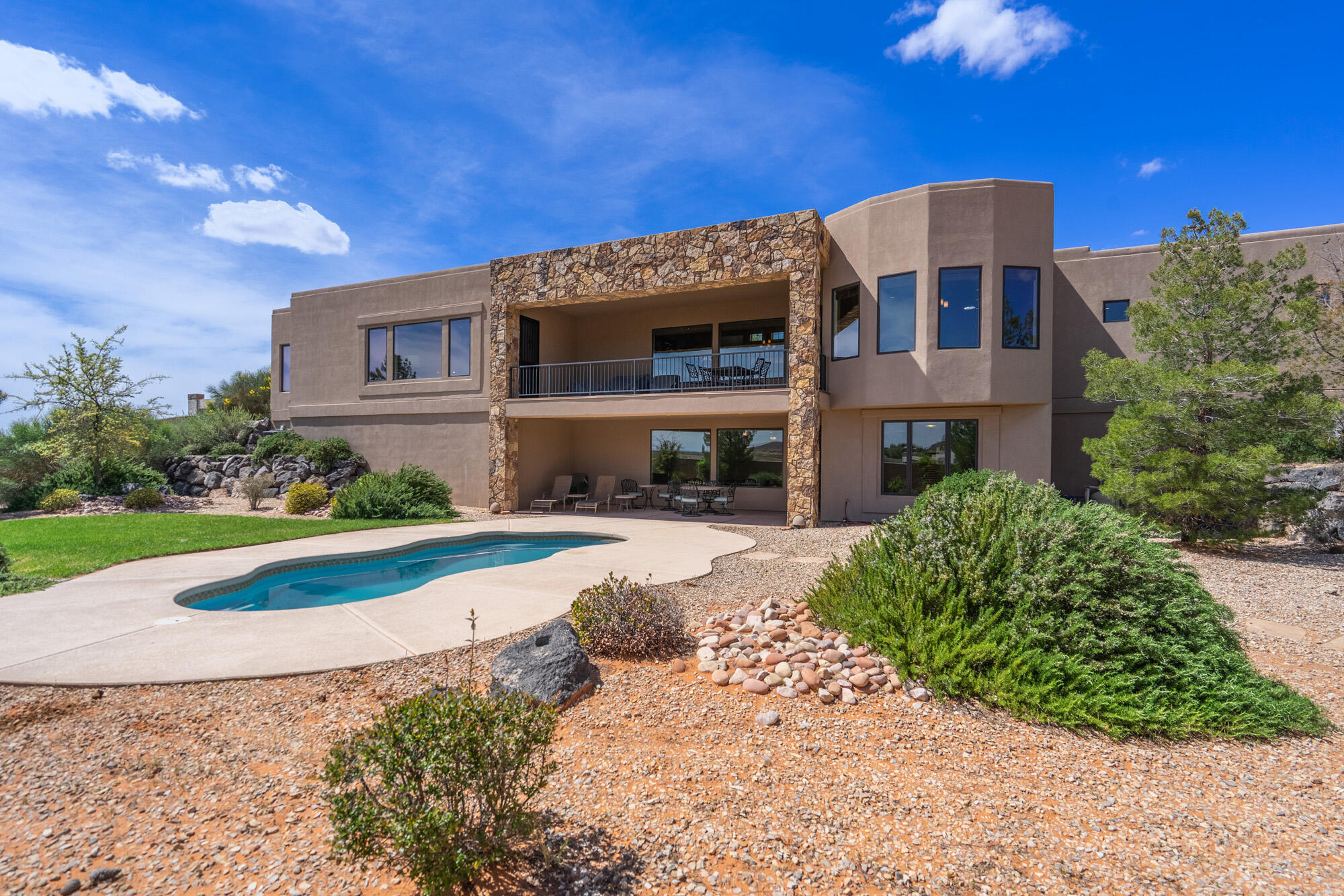 4976 N MESQUITE DR