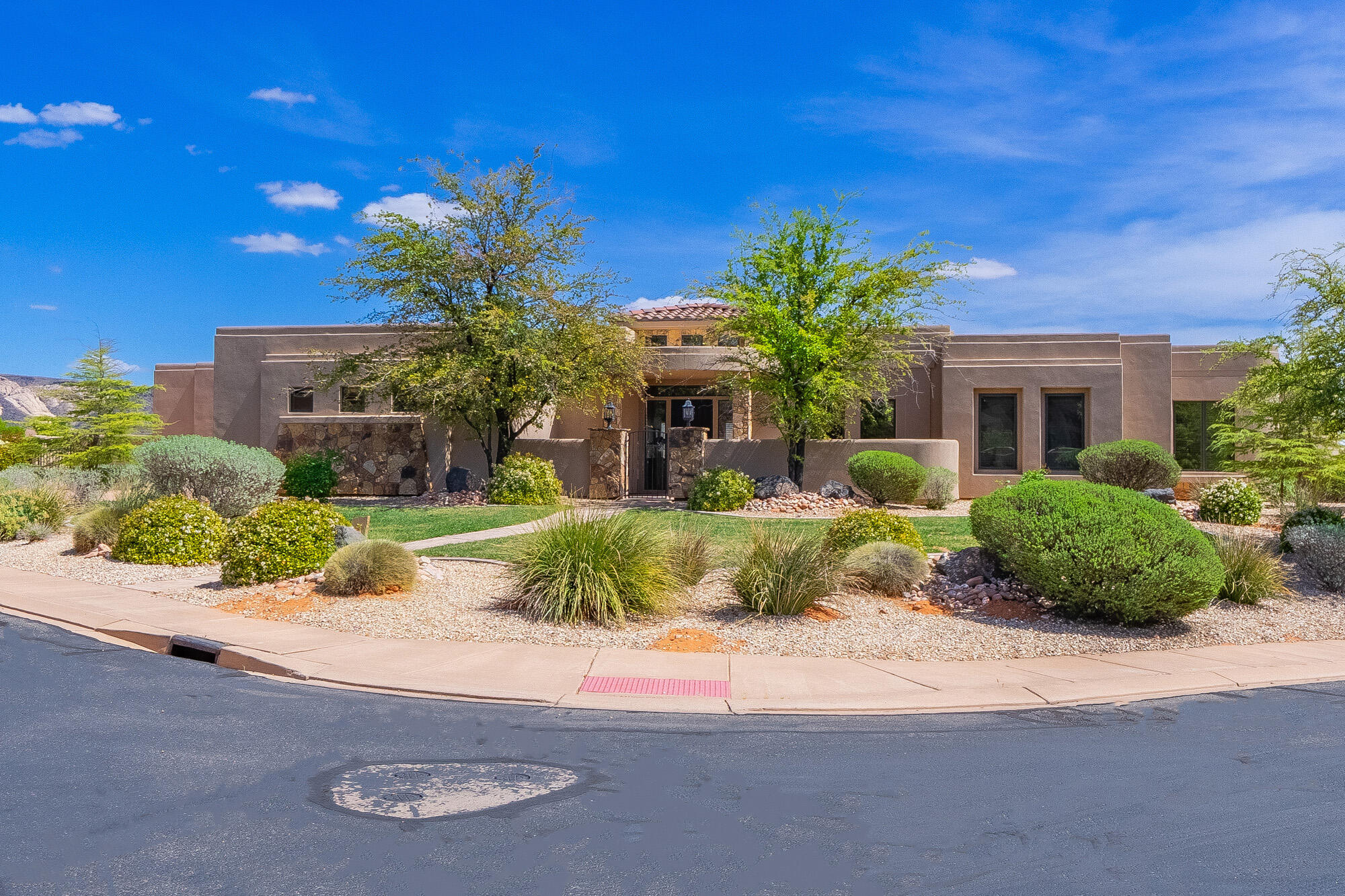 4976 N MESQUITE DR