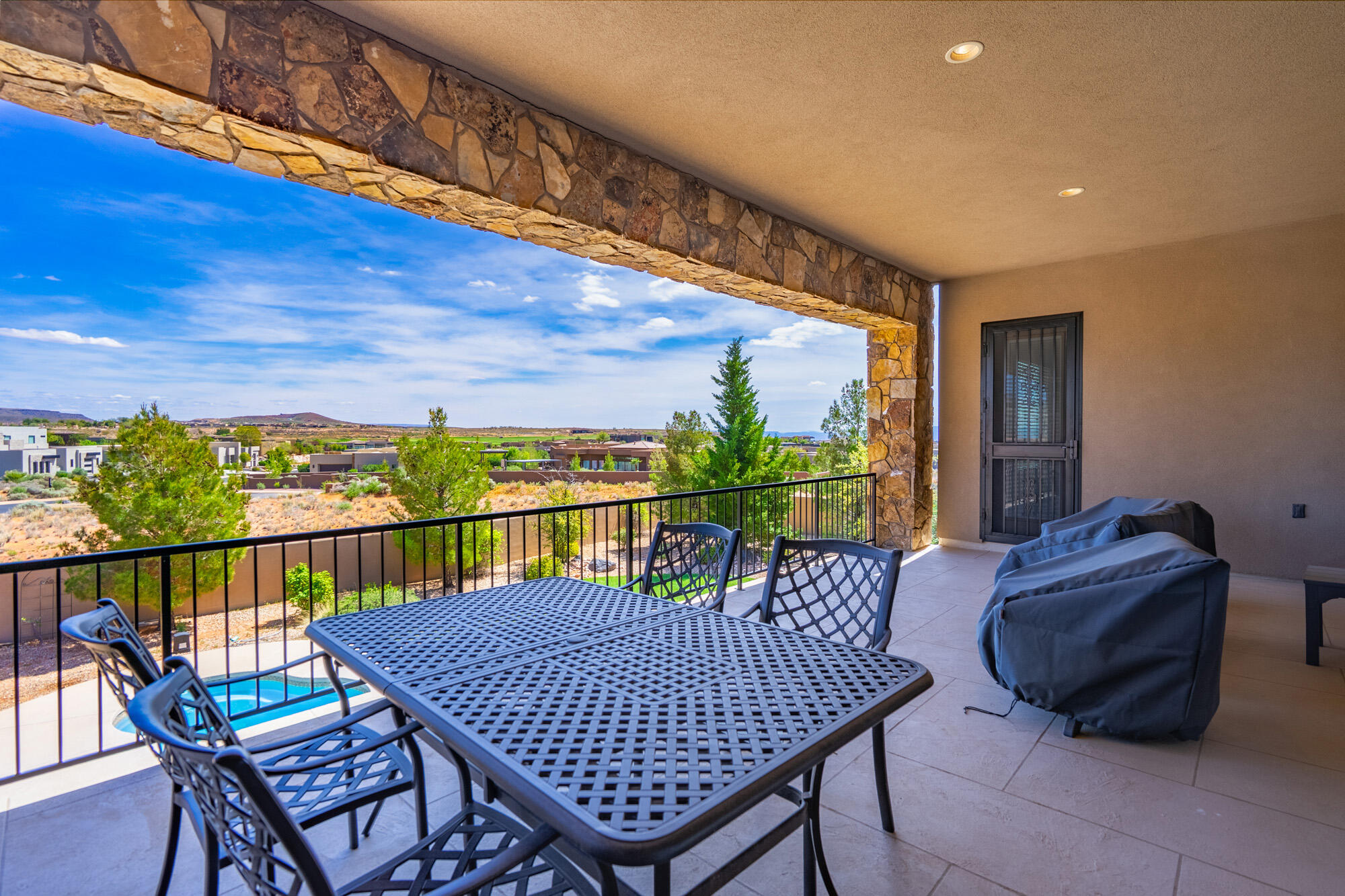 4976 N MESQUITE DR
