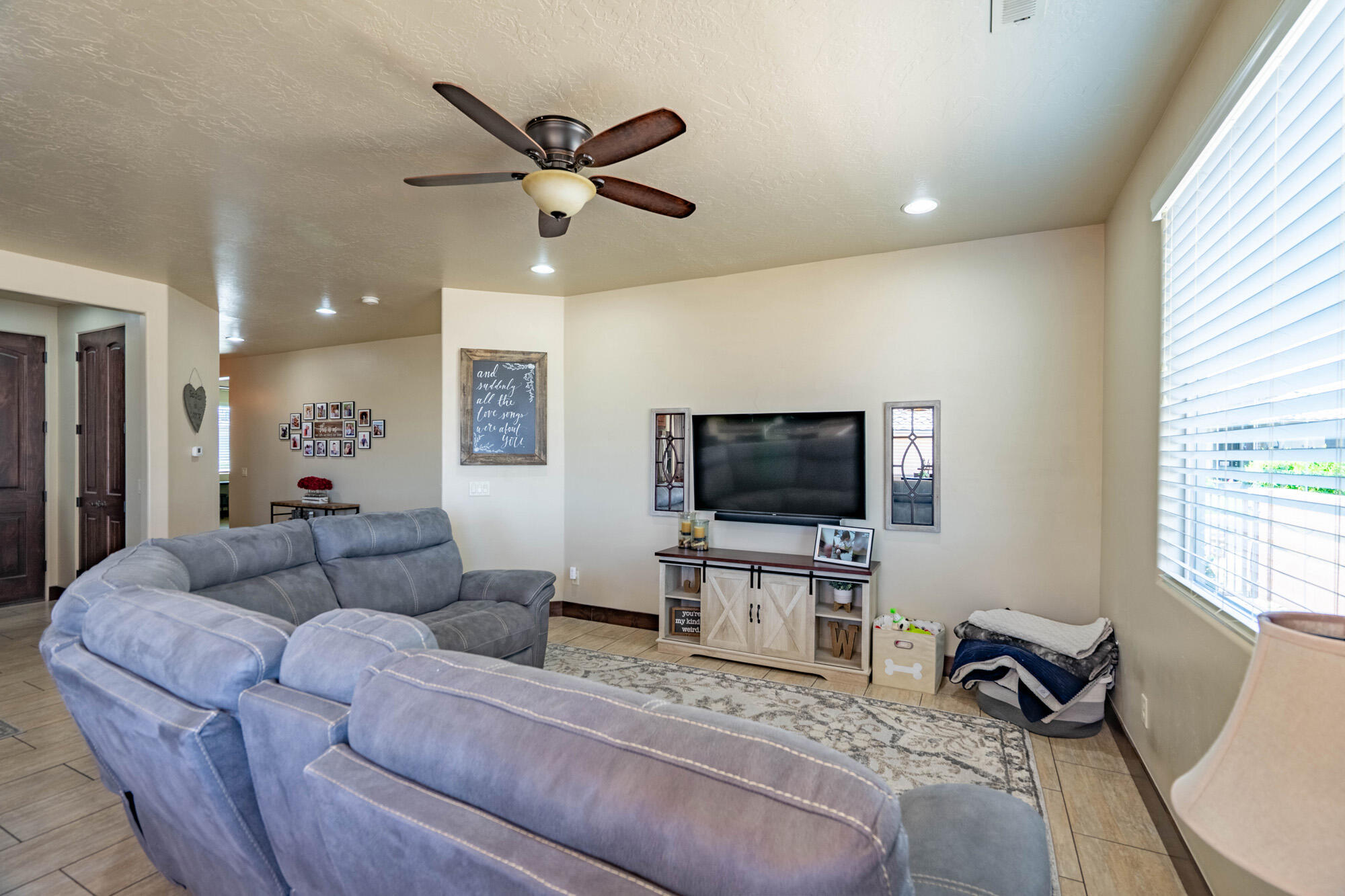 576 N Sun Rock Way