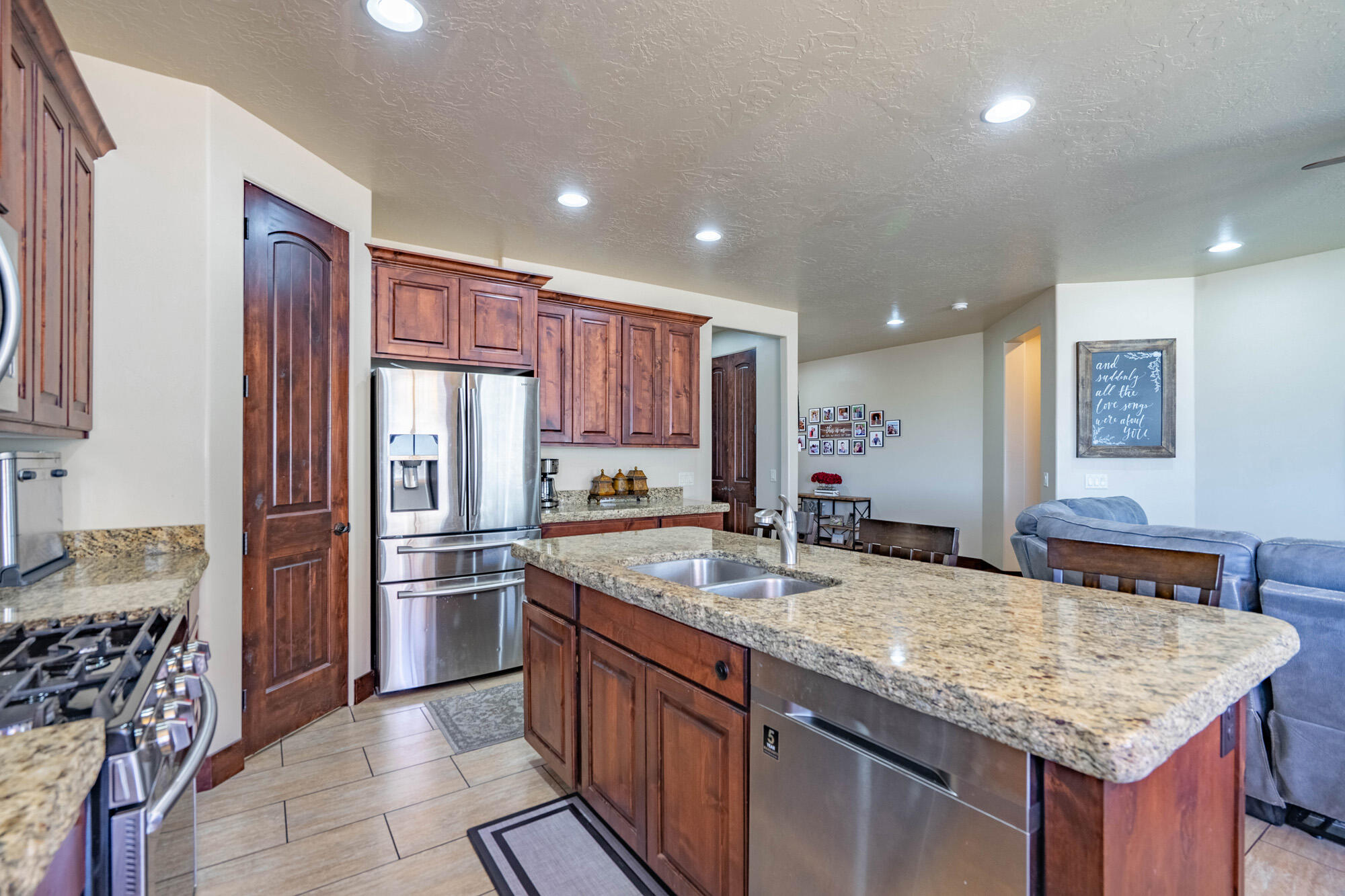 576 N Sun Rock Way