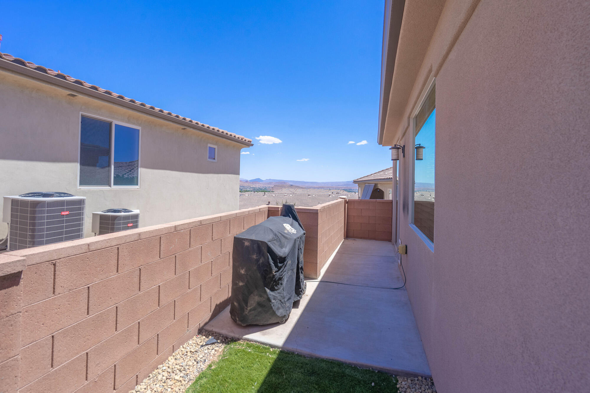 576 N Sun Rock Way