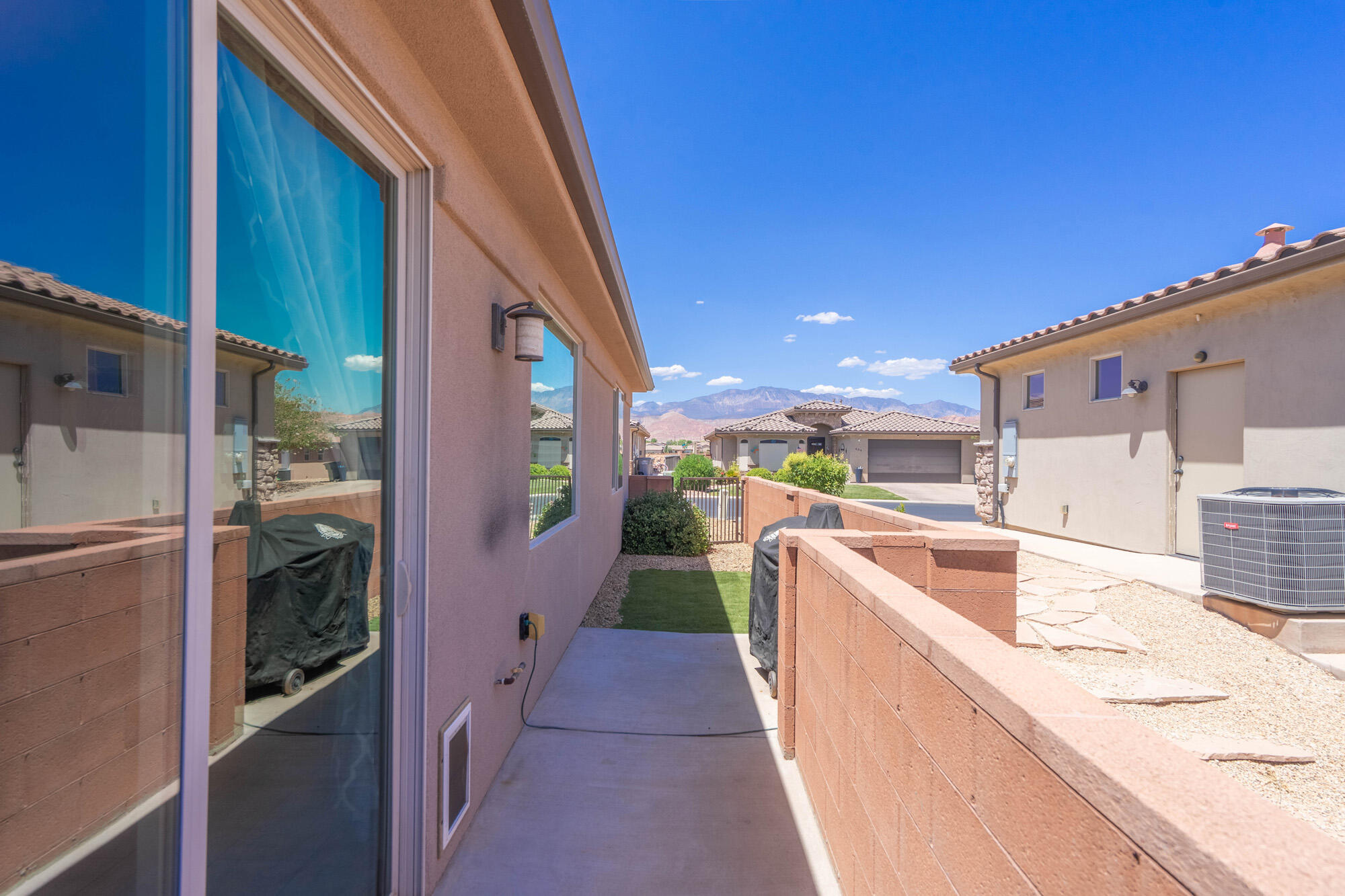 576 N Sun Rock Way