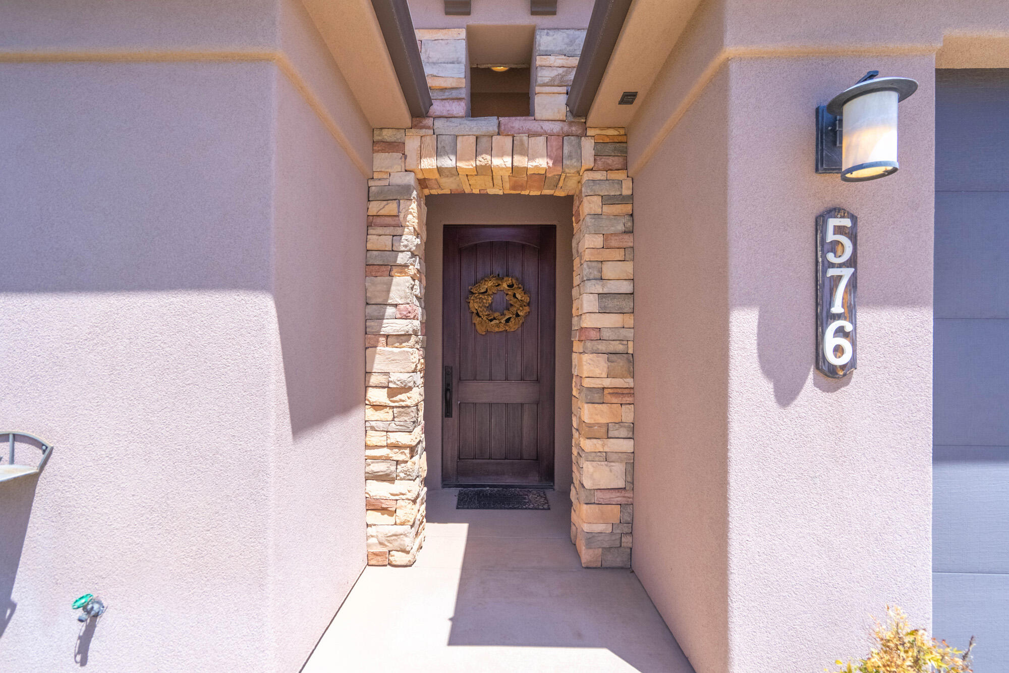 576 N Sun Rock Way
