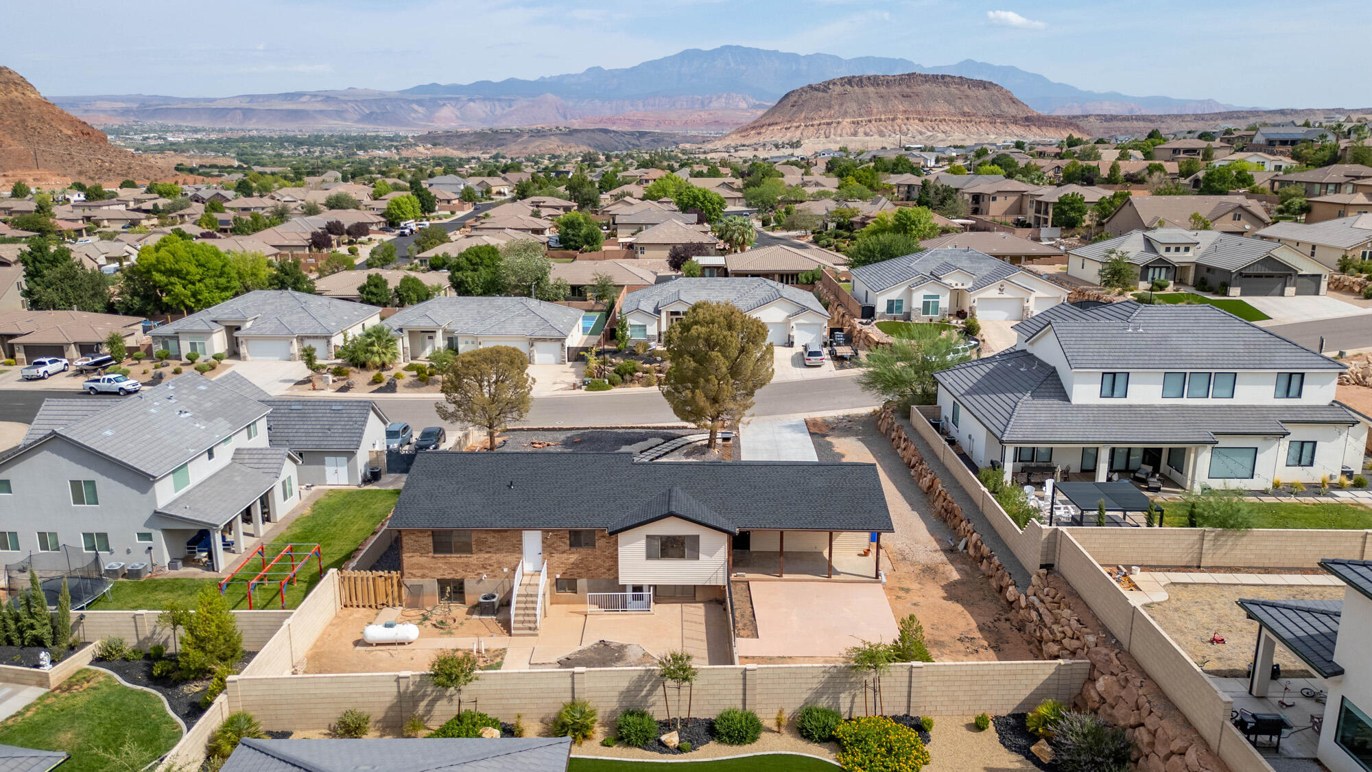 1002 E Crooked Creek DR
