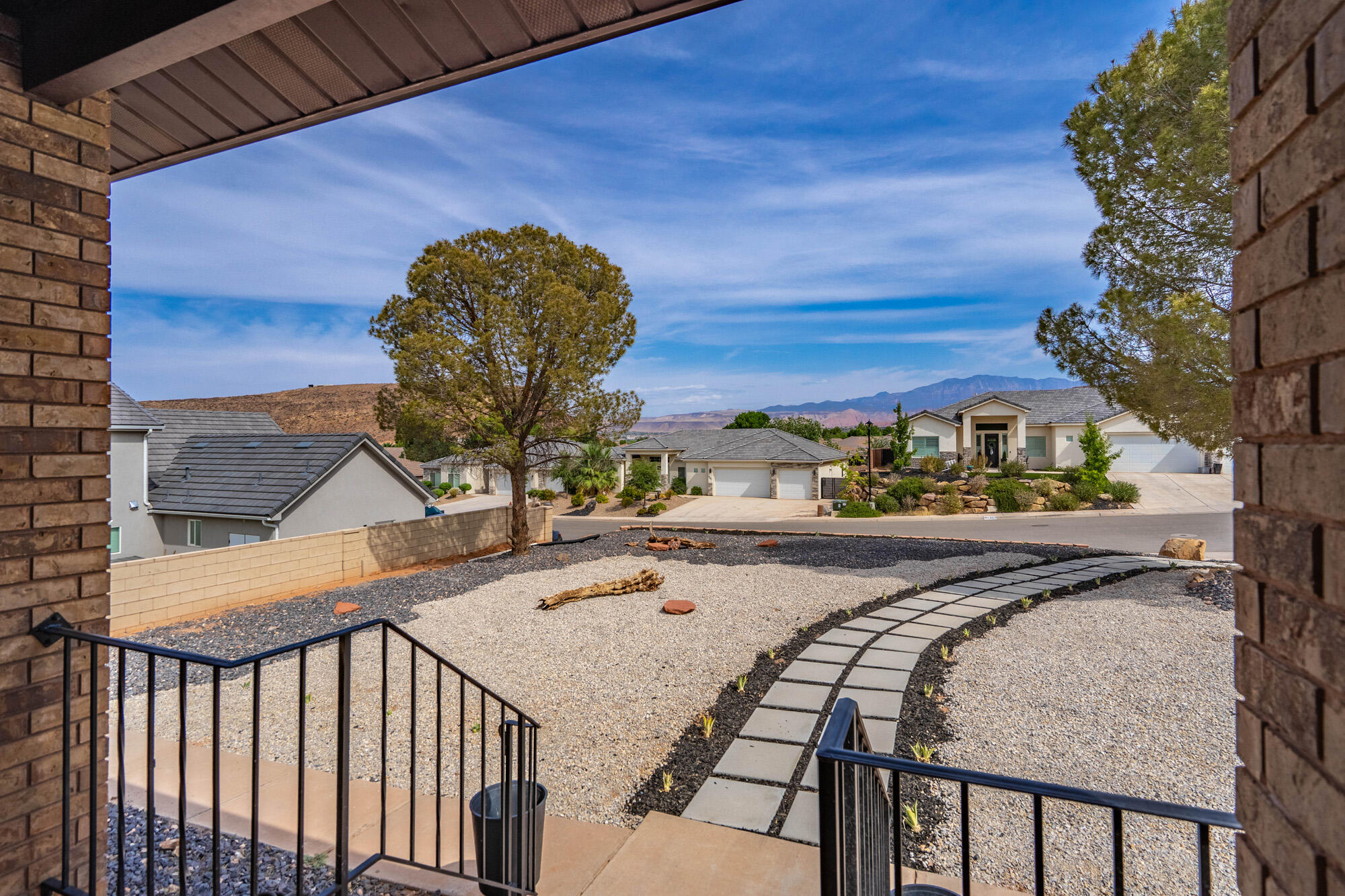 1002 E Crooked Creek DR