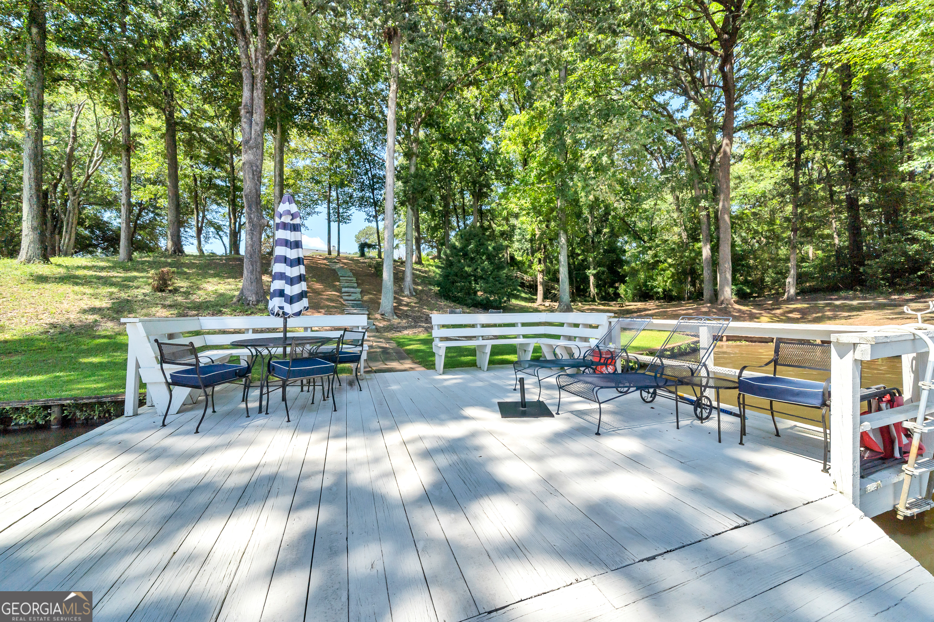 1021 Twin Rivers Lane