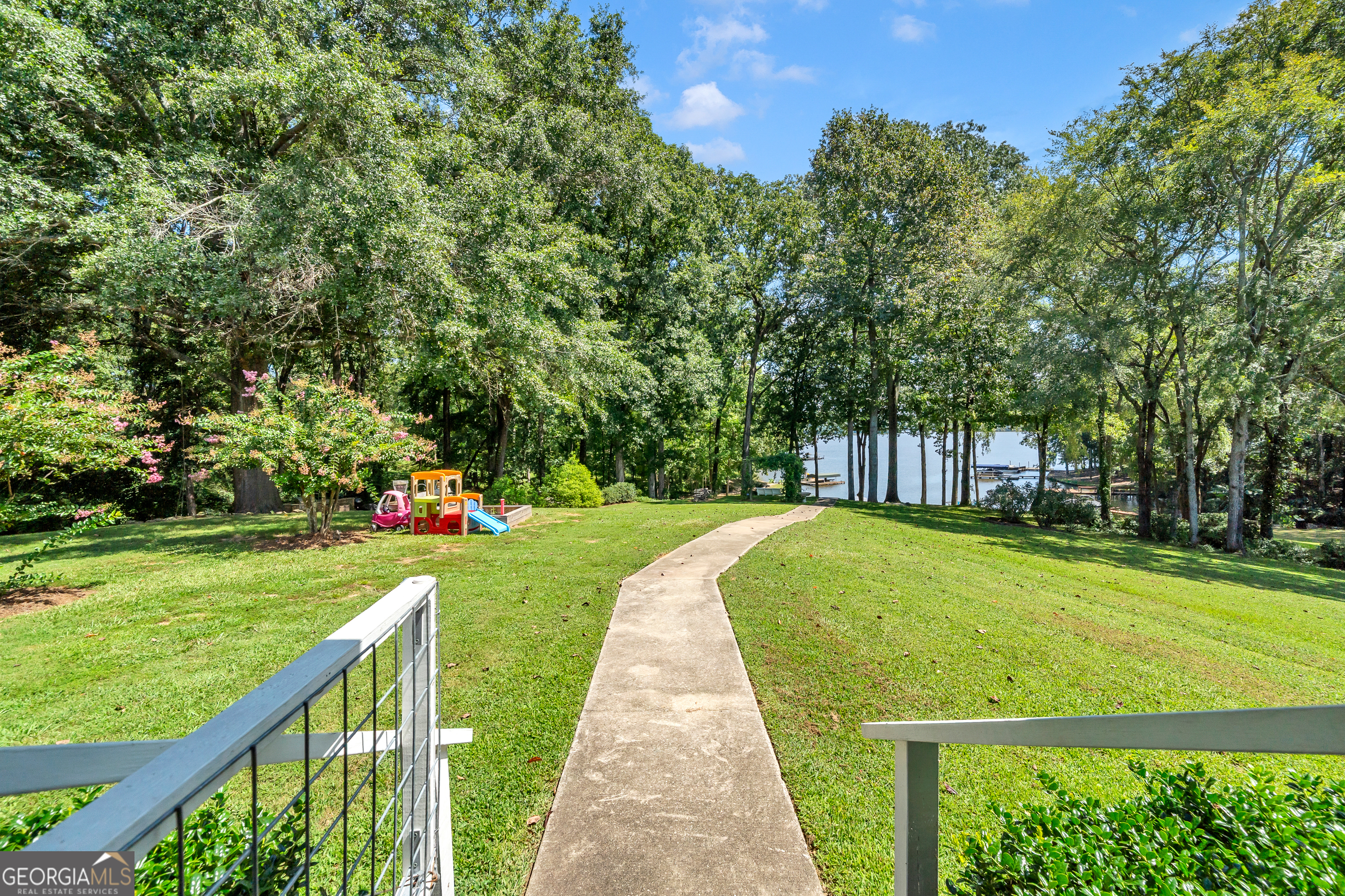 1021 Twin Rivers Lane