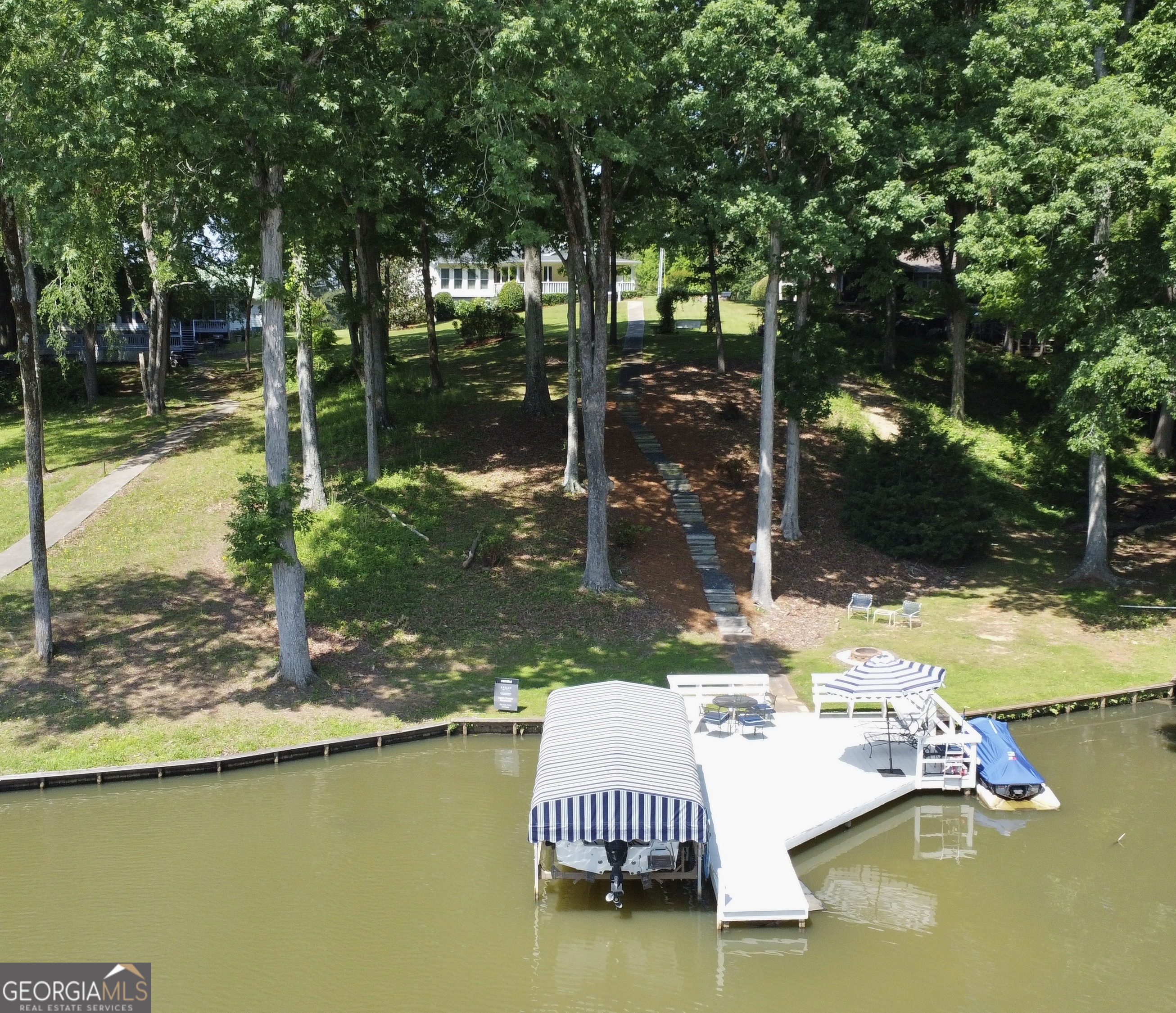 1021 Twin Rivers Lane