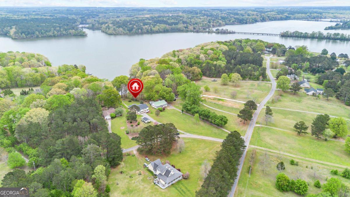 1021 Twin Rivers Lane