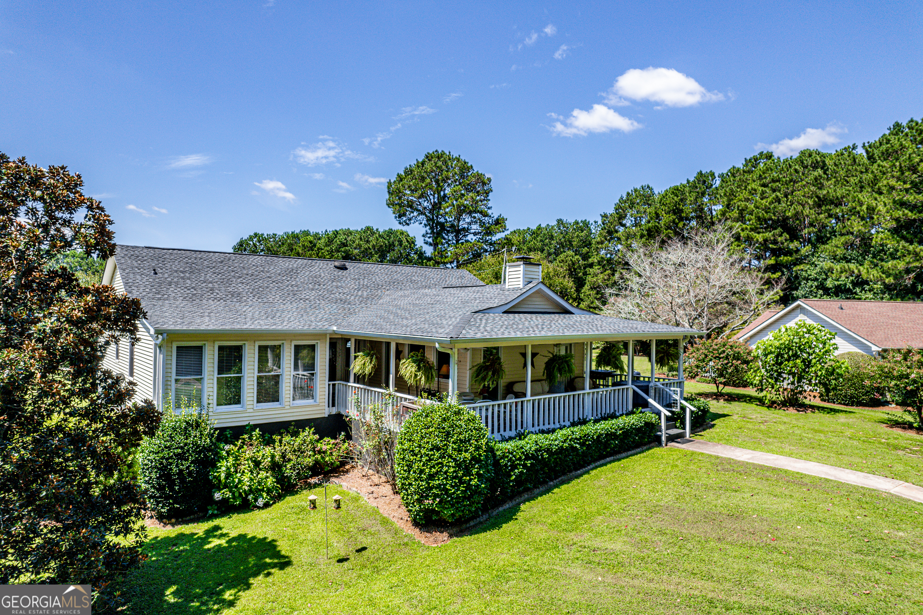 1021 Twin Rivers Lane