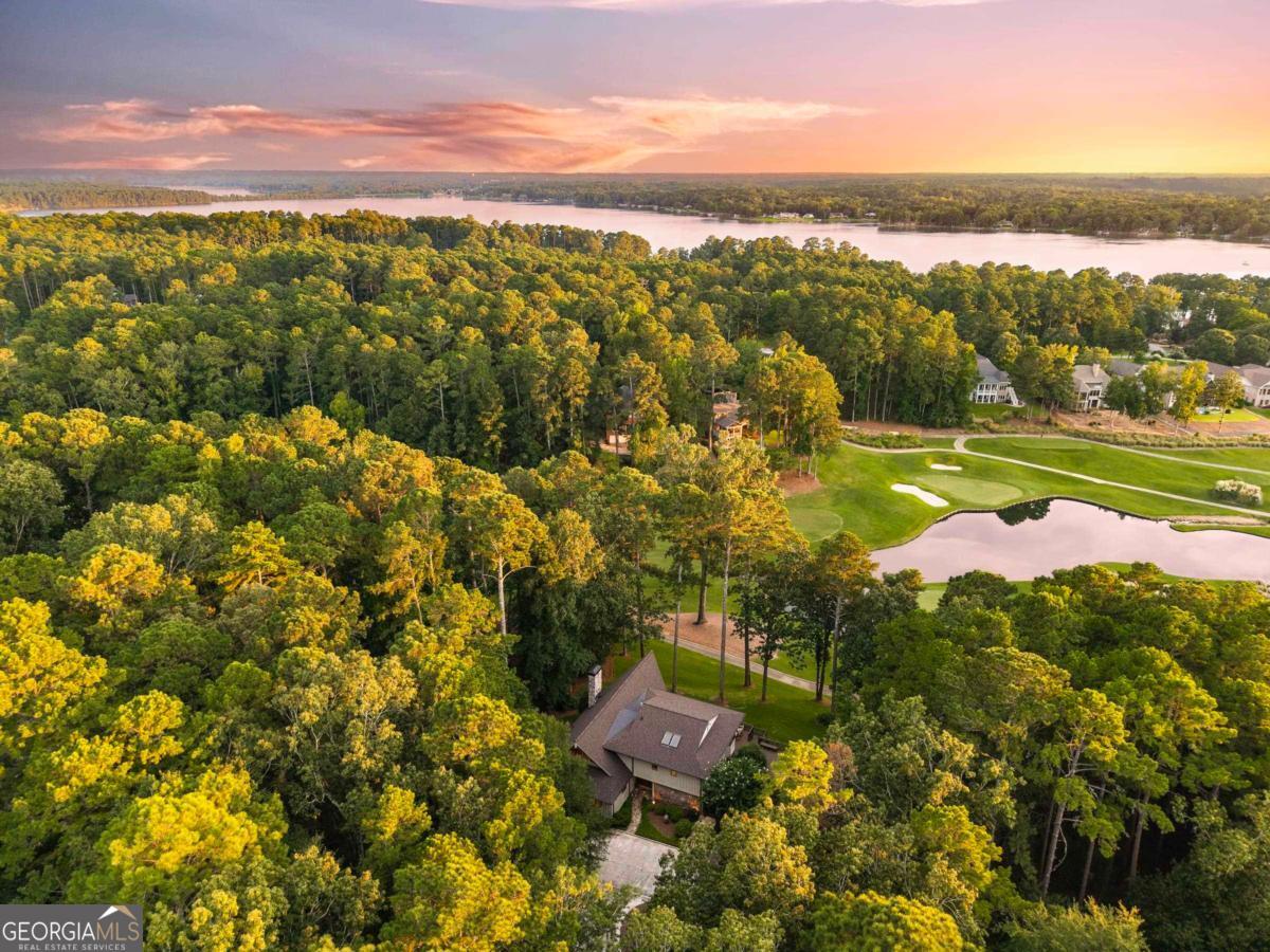 1201 Lakeview Court