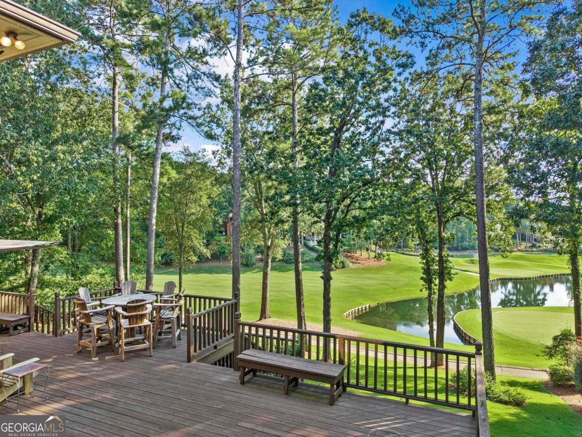 1201 Lakeview Court