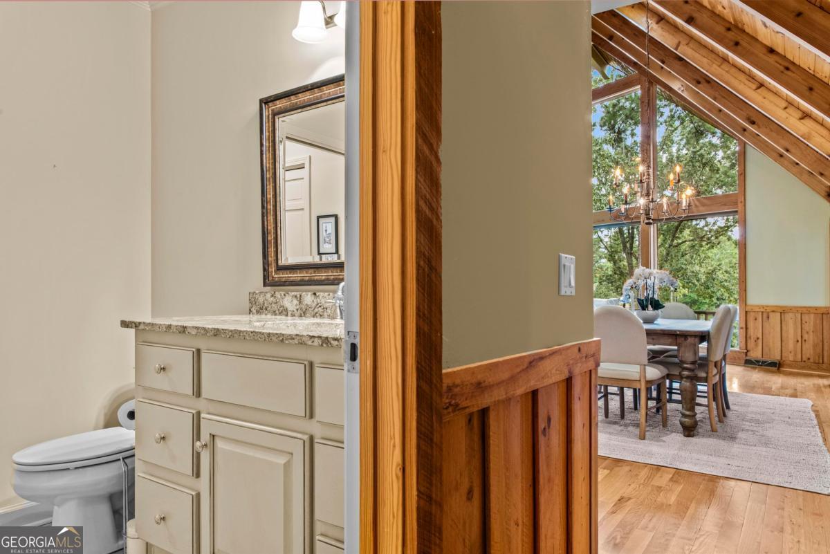 1201 Lakeview Court