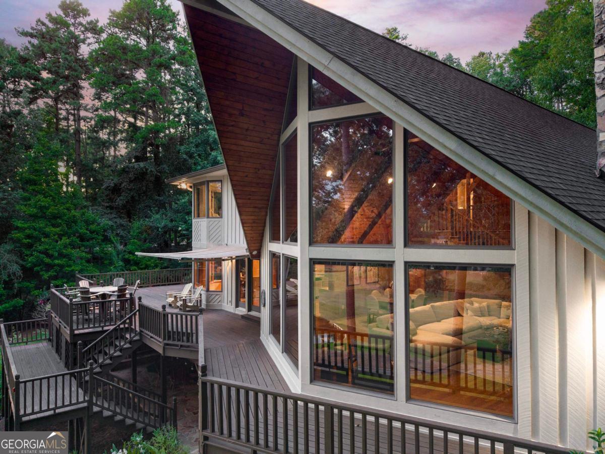1201 Lakeview Court