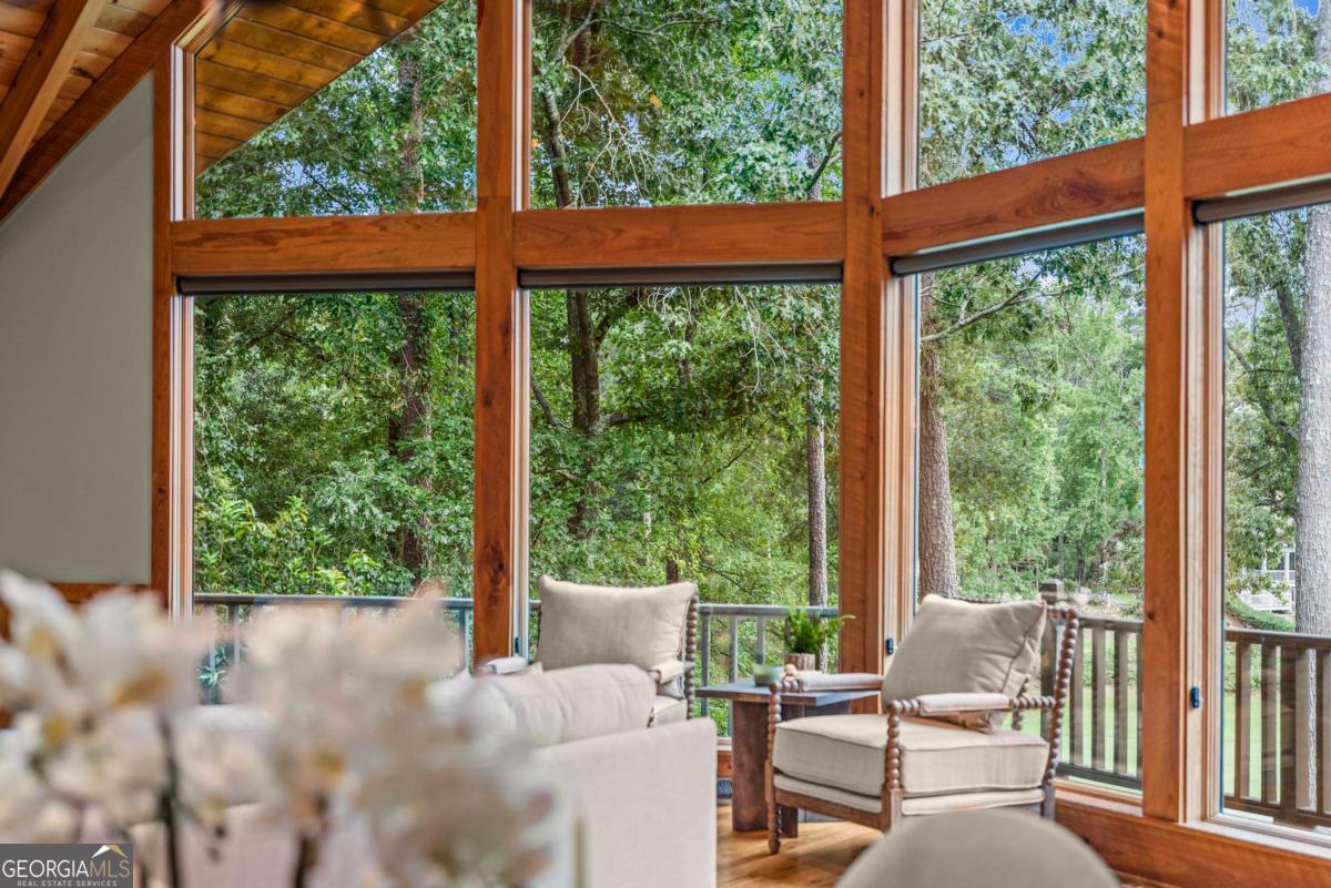 1201 Lakeview Court