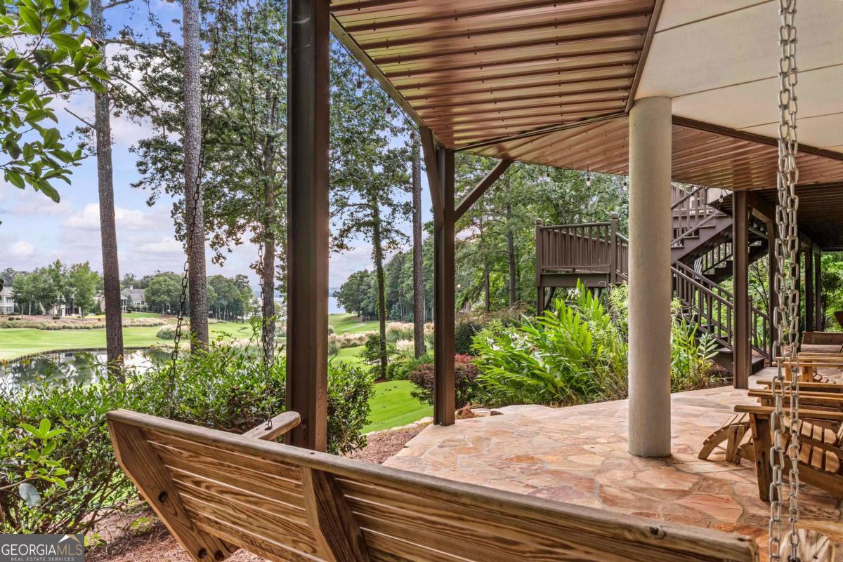 1201 Lakeview Court