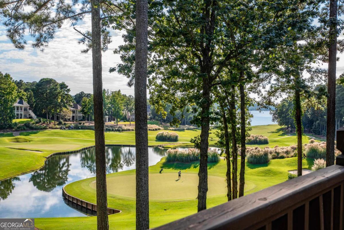 1201 Lakeview Court