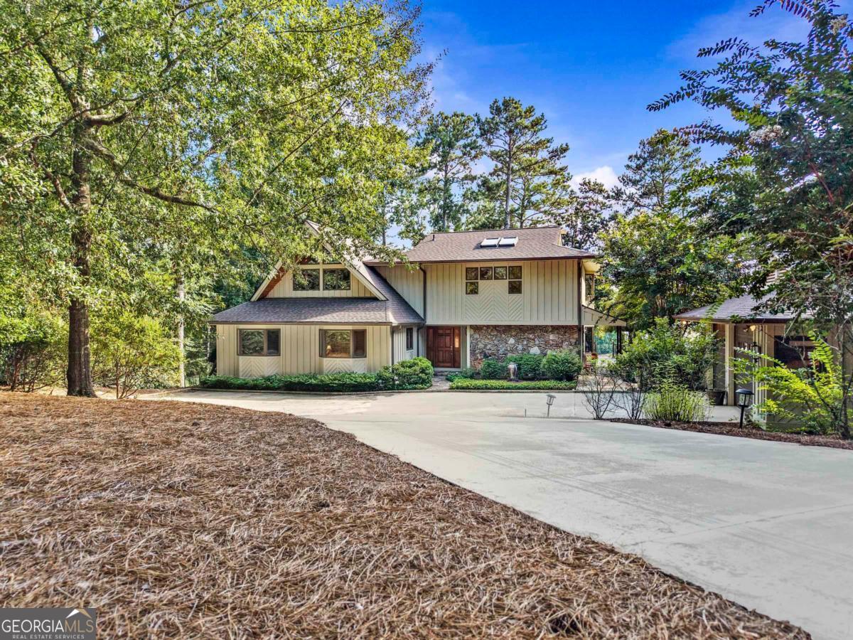 1201 Lakeview Court