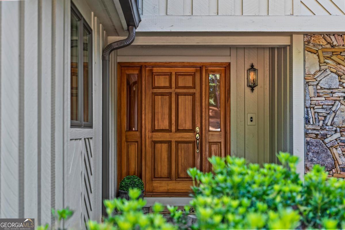 1201 Lakeview Court