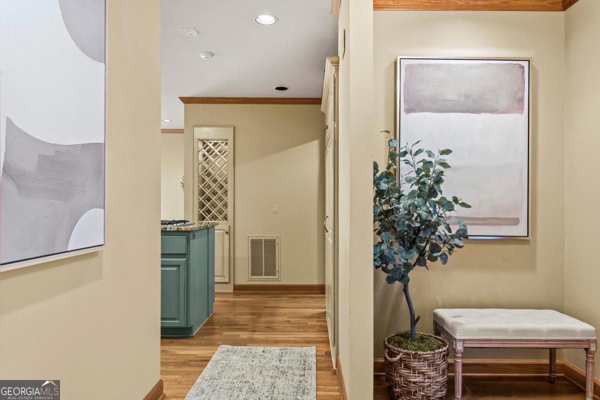 1201 Lakeview Court