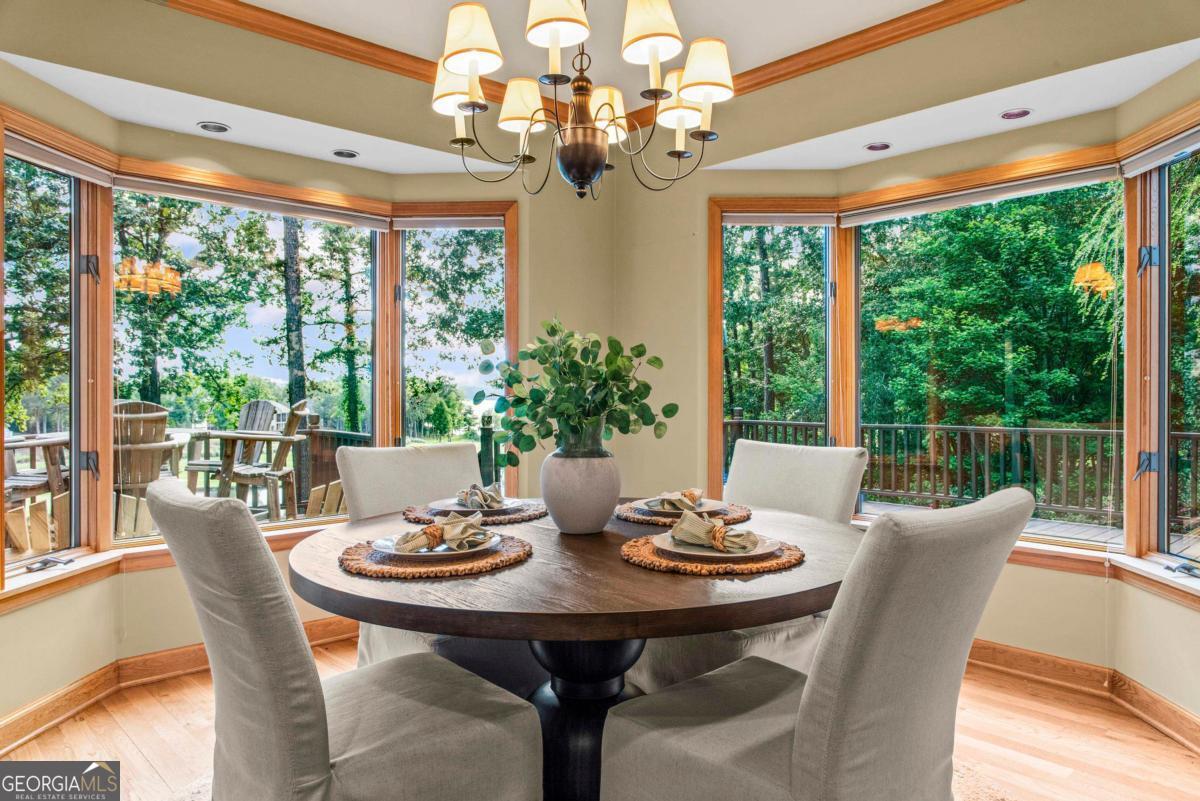 1201 Lakeview Court