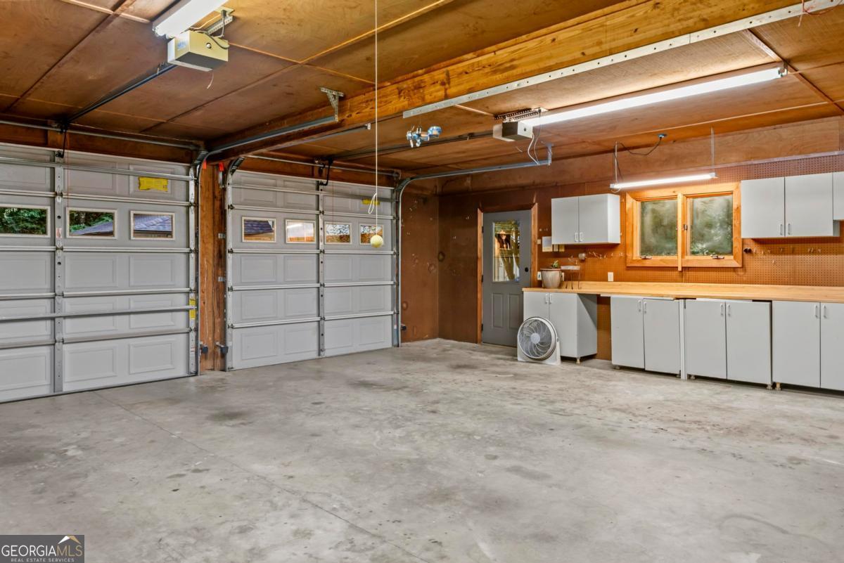 1201 Lakeview Court