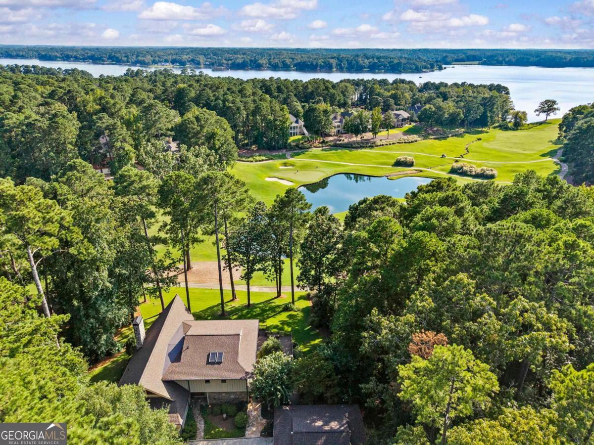 1201 Lakeview Court