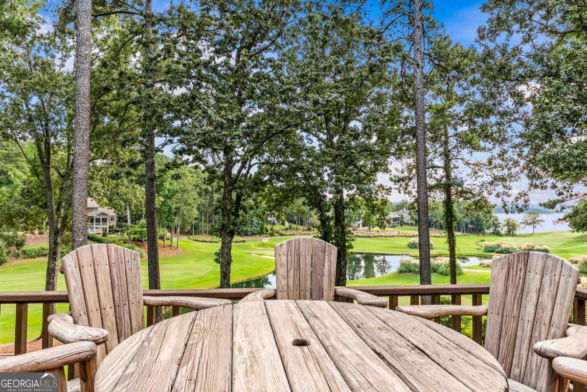 1201 Lakeview Court