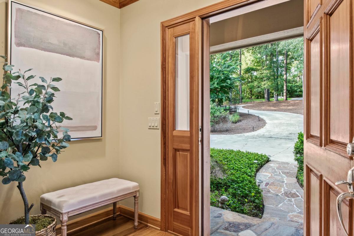 1201 Lakeview Court