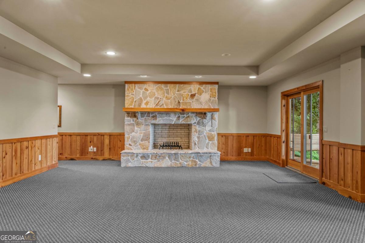 1201 Lakeview Court