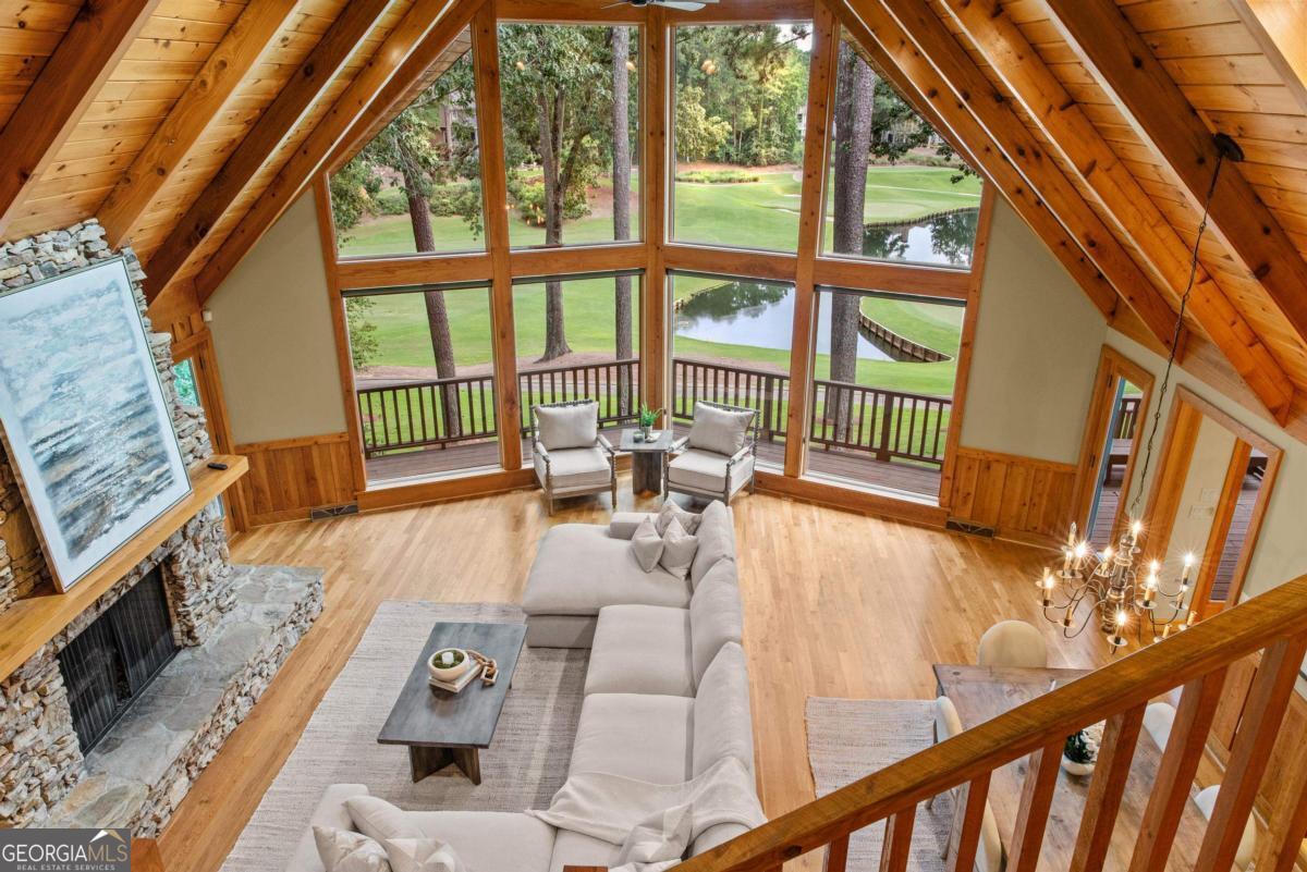 1201 Lakeview Court