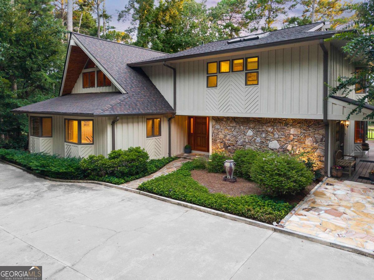 1201 Lakeview Court