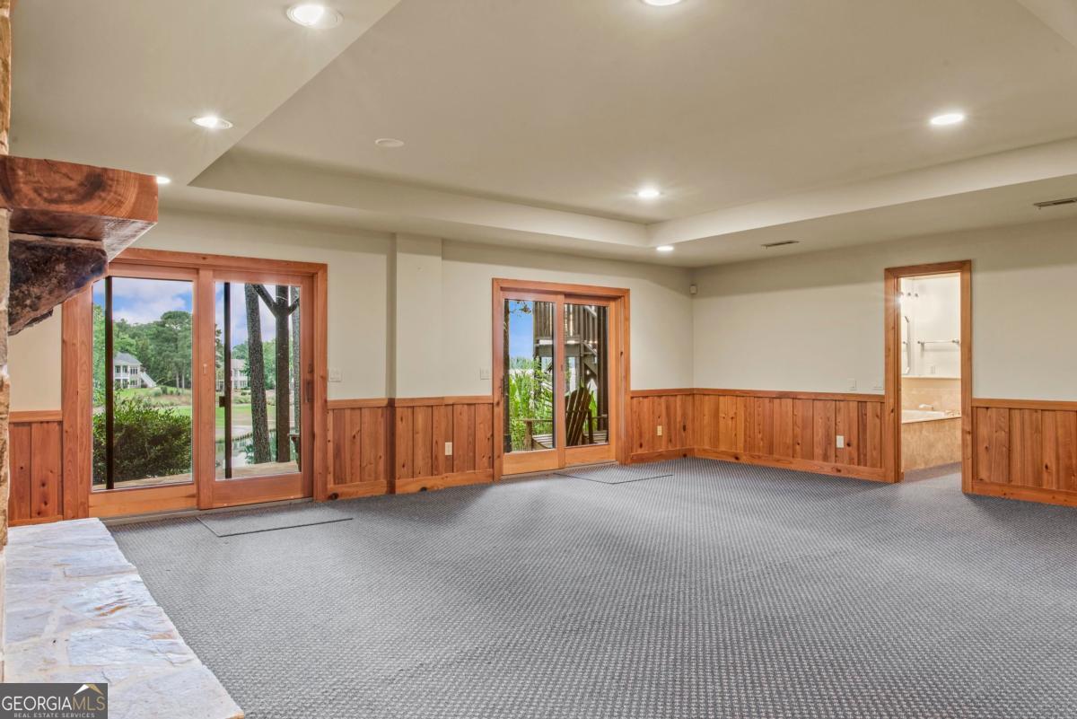 1201 Lakeview Court