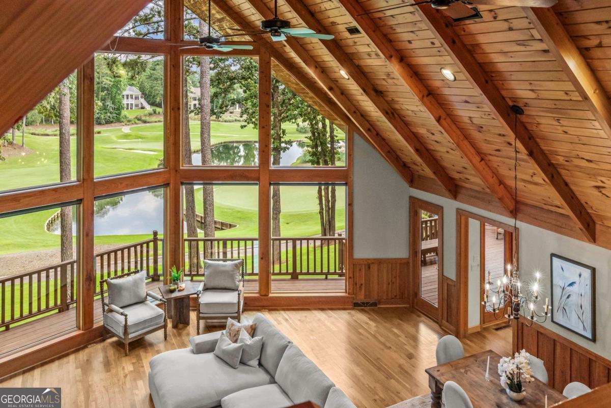 1201 Lakeview Court